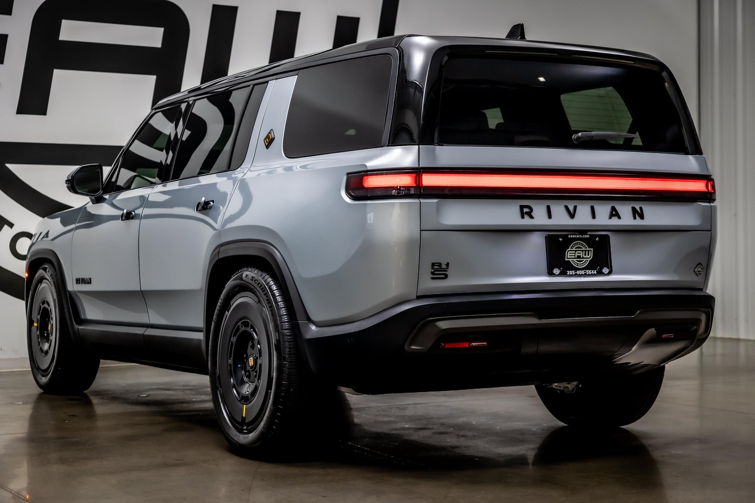 2025 Rivian R1S Adventure