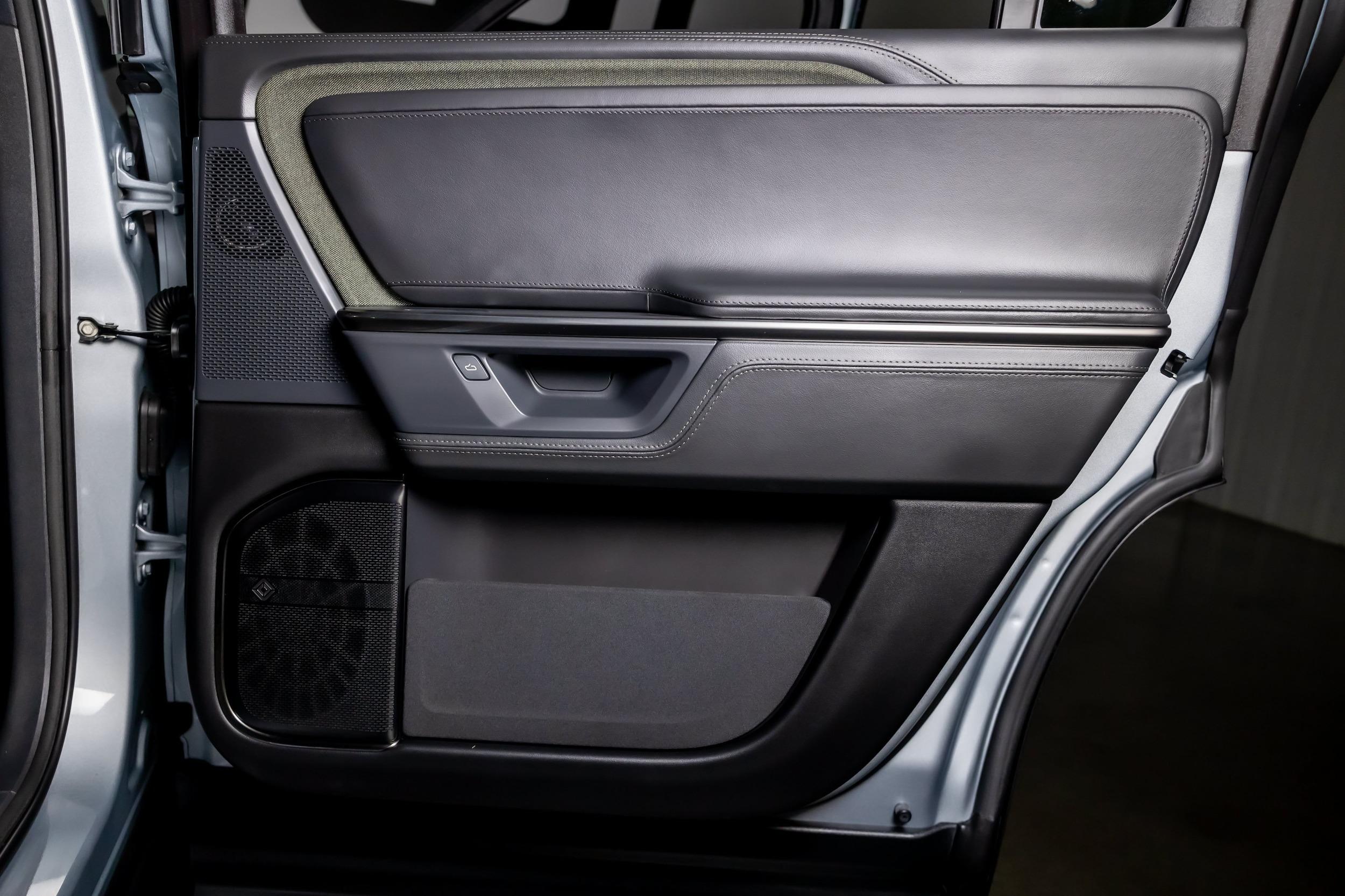 2025 Rivian R1S Adventure