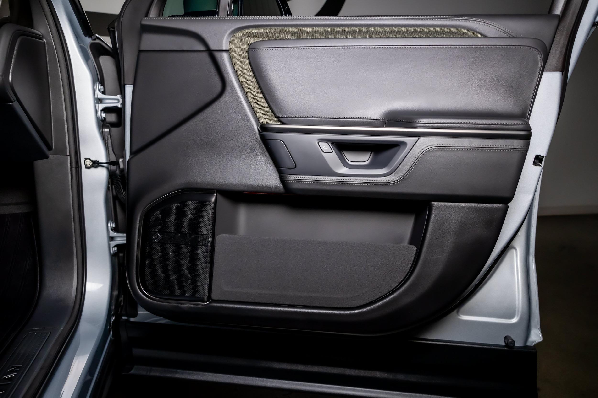 2025 Rivian R1S Adventure