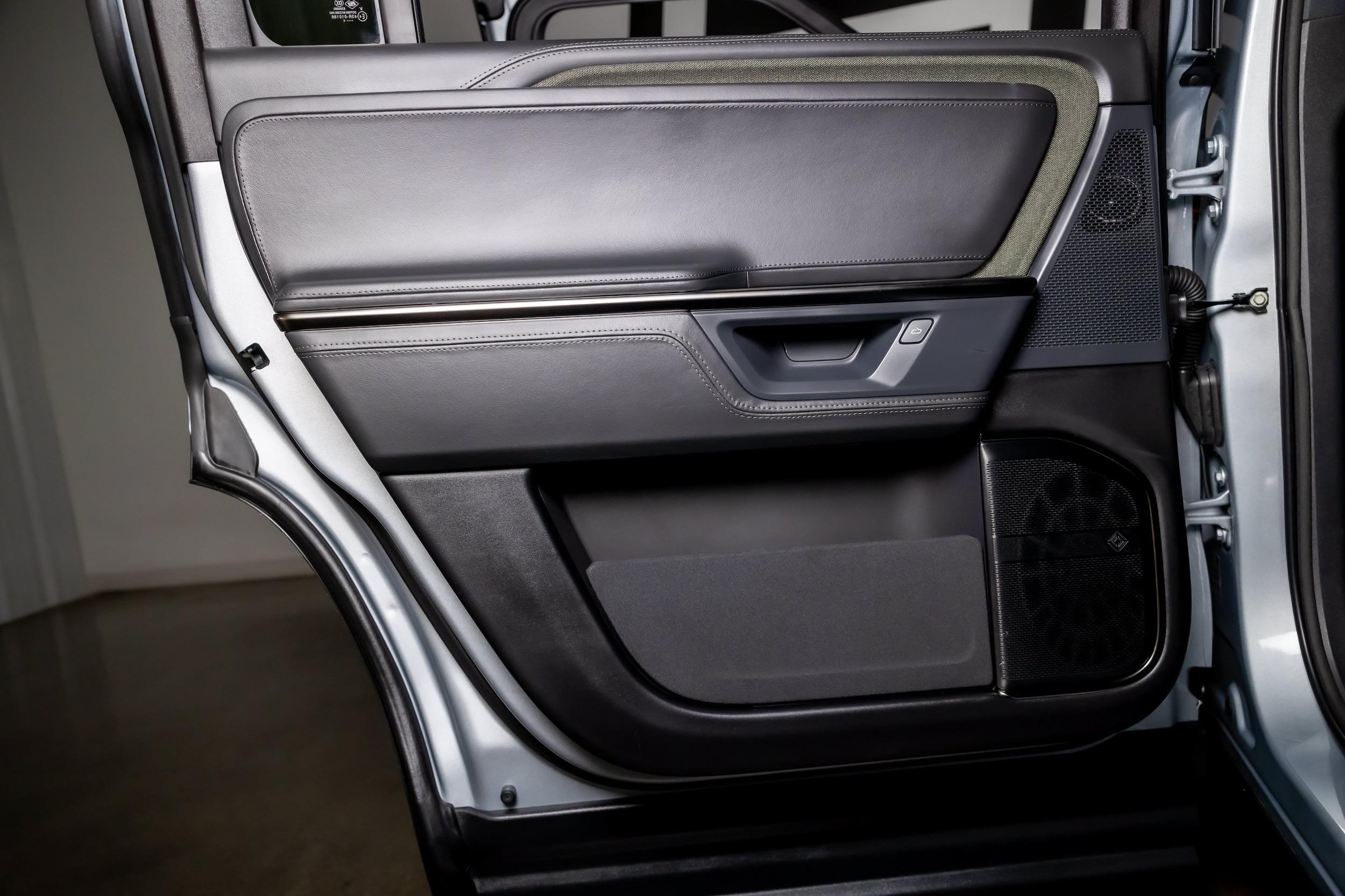 2025 Rivian R1S Adventure