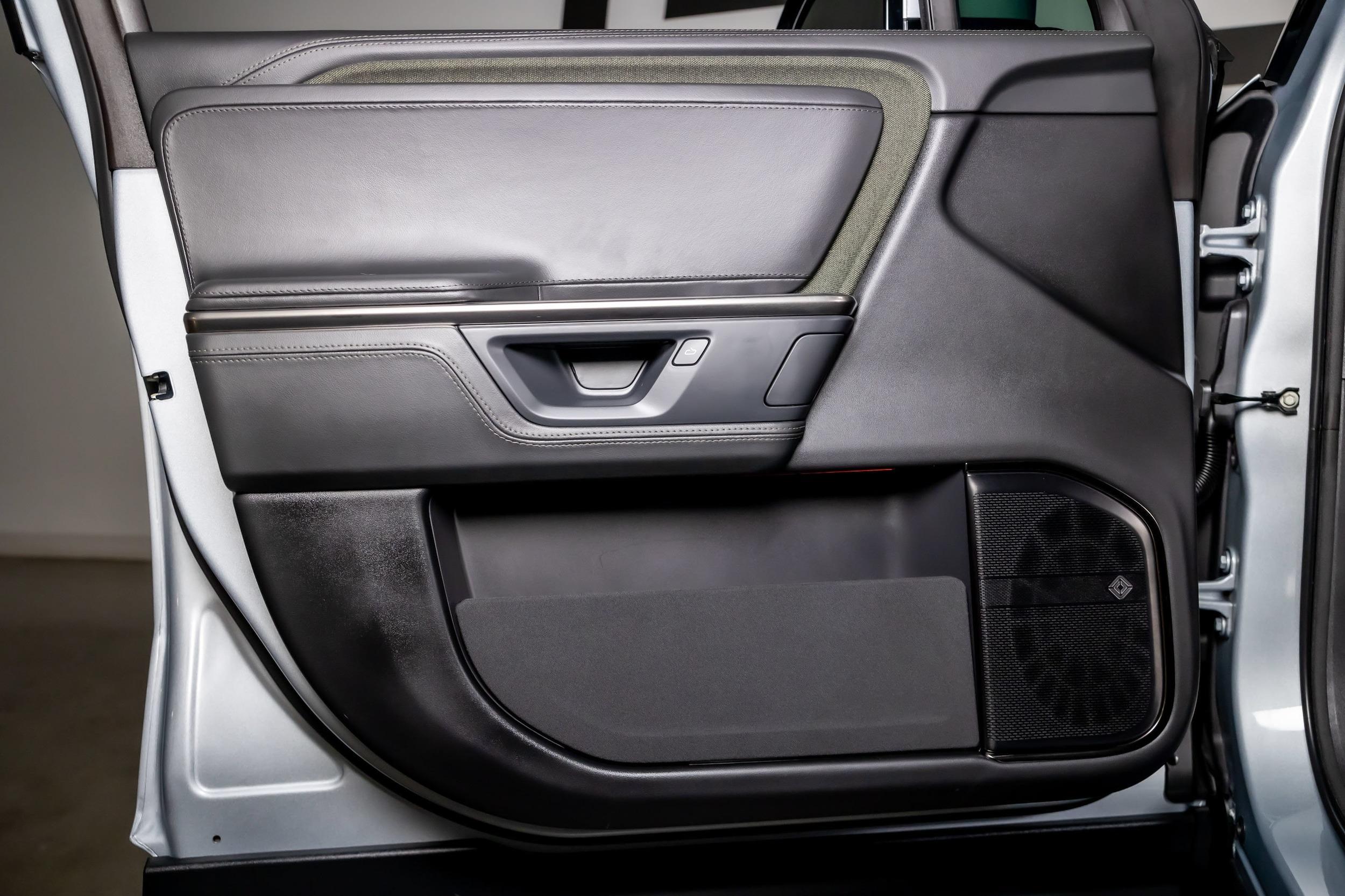2025 Rivian R1S Adventure