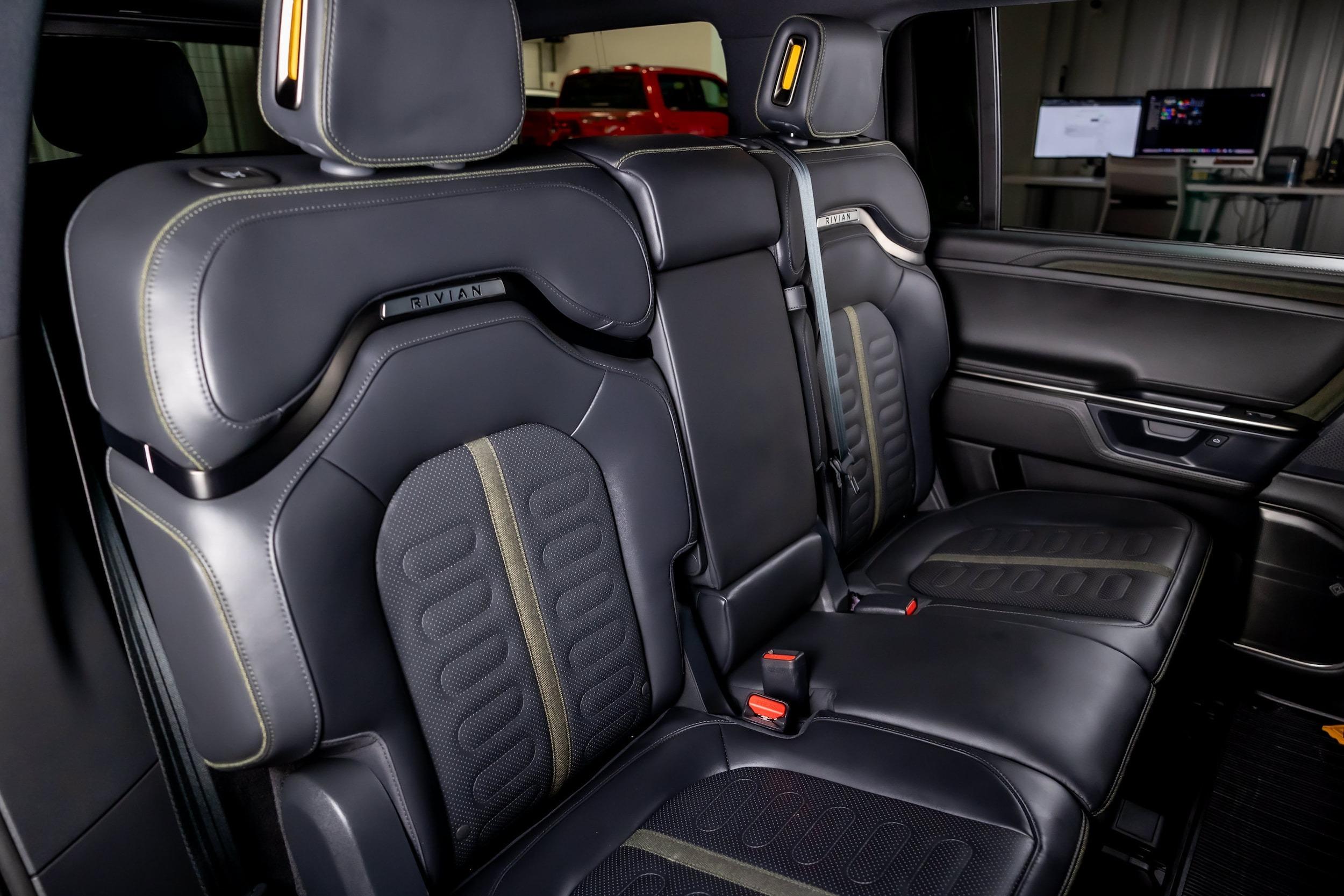 2025 Rivian R1S Adventure