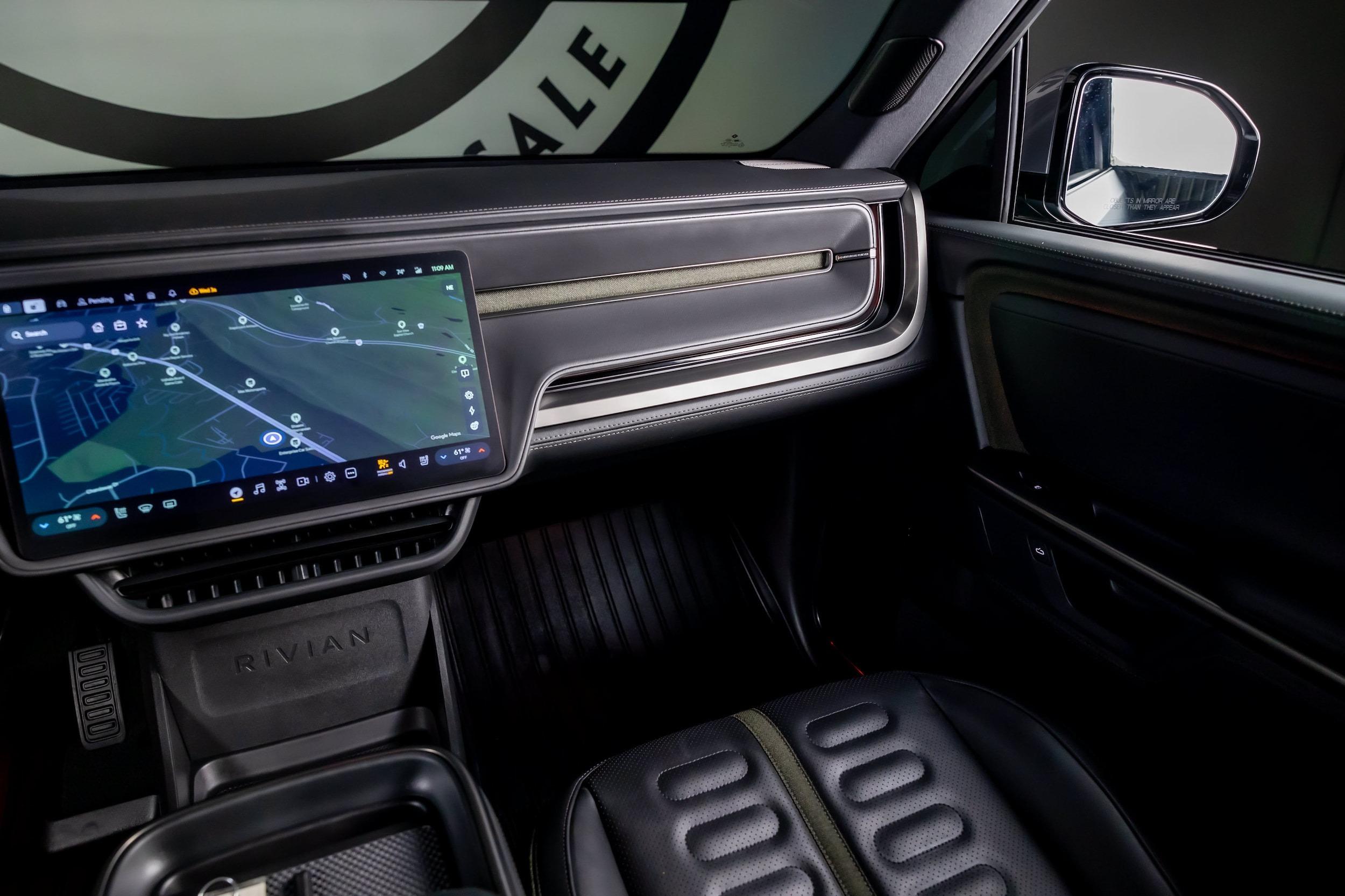 2025 Rivian R1S Adventure
