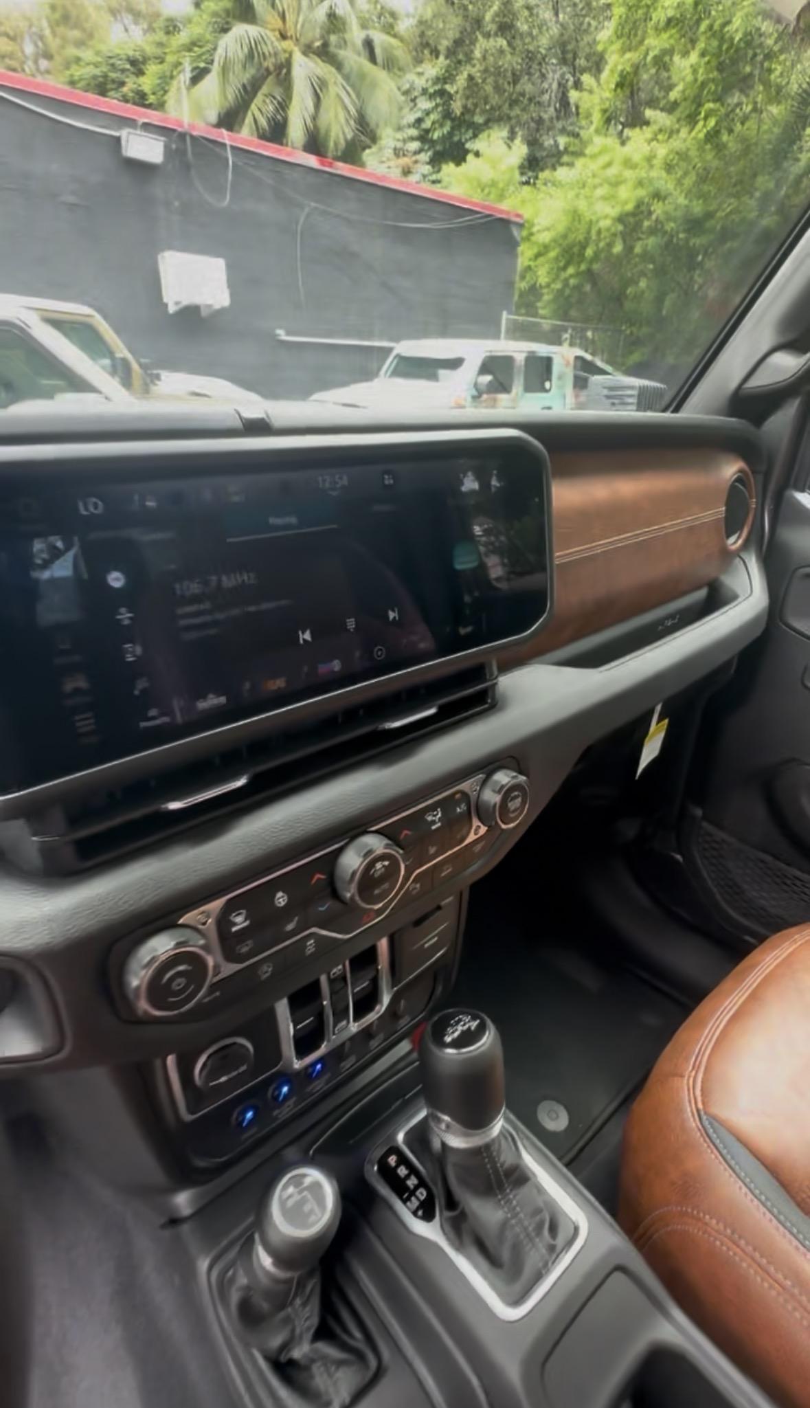 2025 Jeep Gladiator Sport S