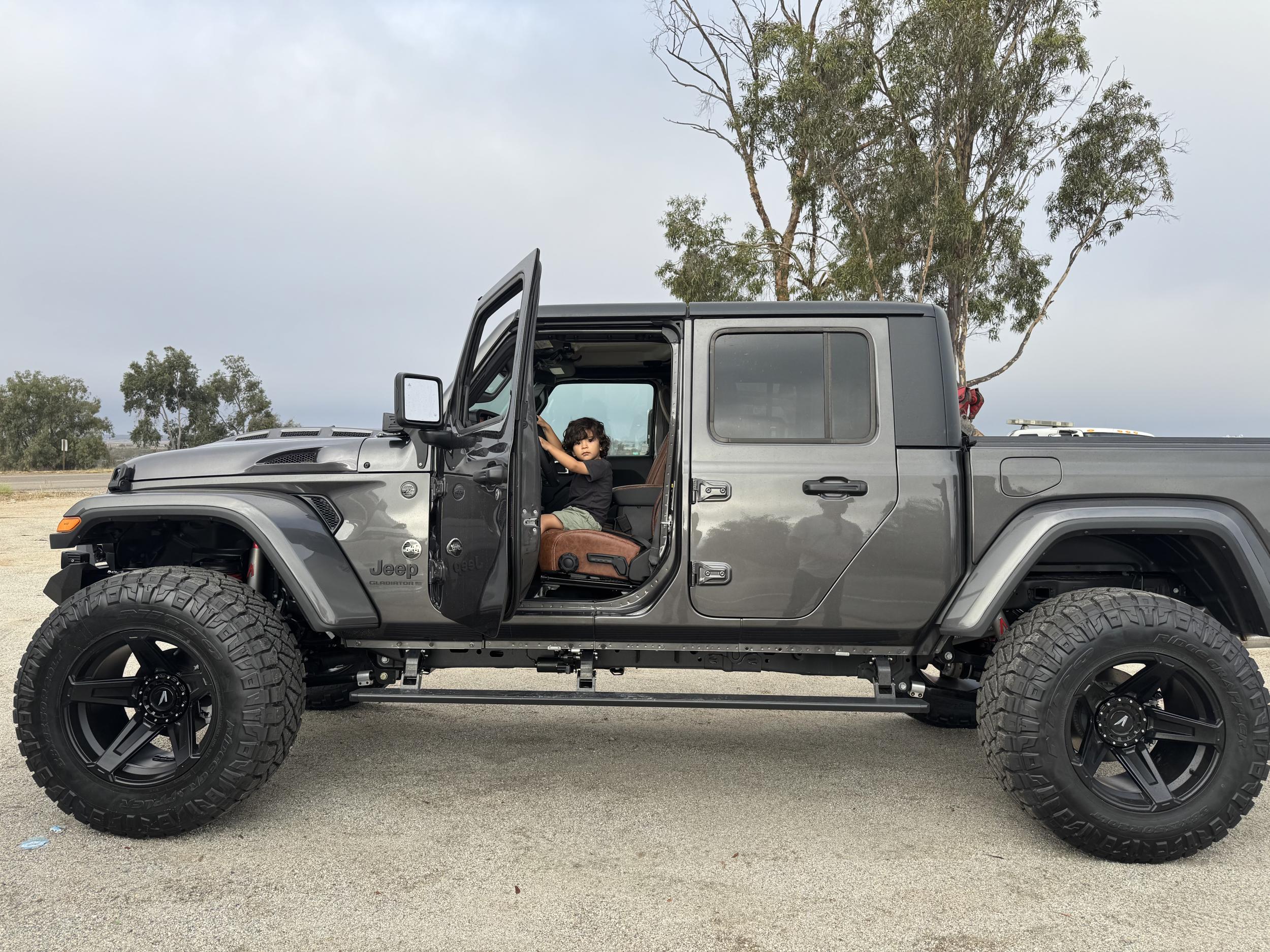2025 Jeep Gladiator Sport S