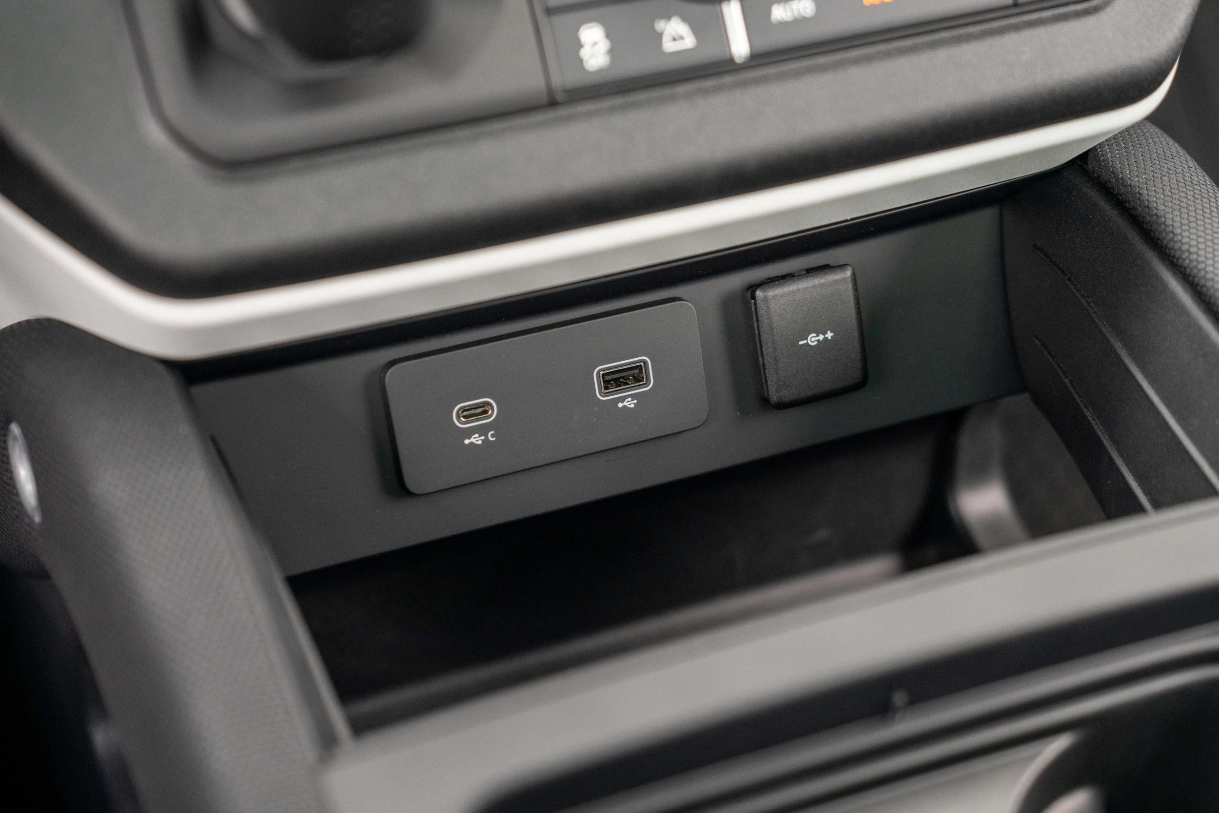 2022 Land Rover Defender 90 X-Dynamic S