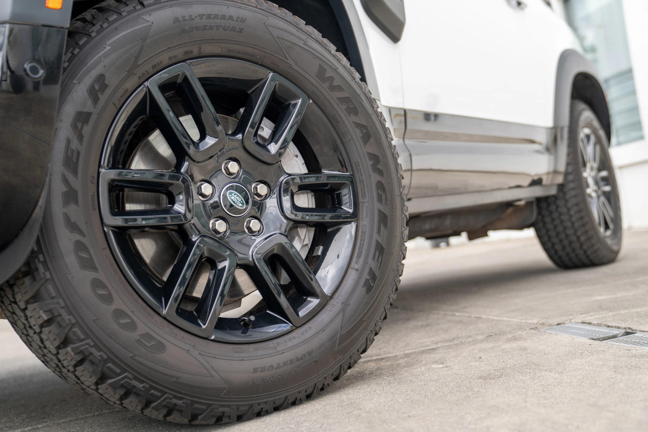 2022 Land Rover Defender 90 X-Dynamic S - 4