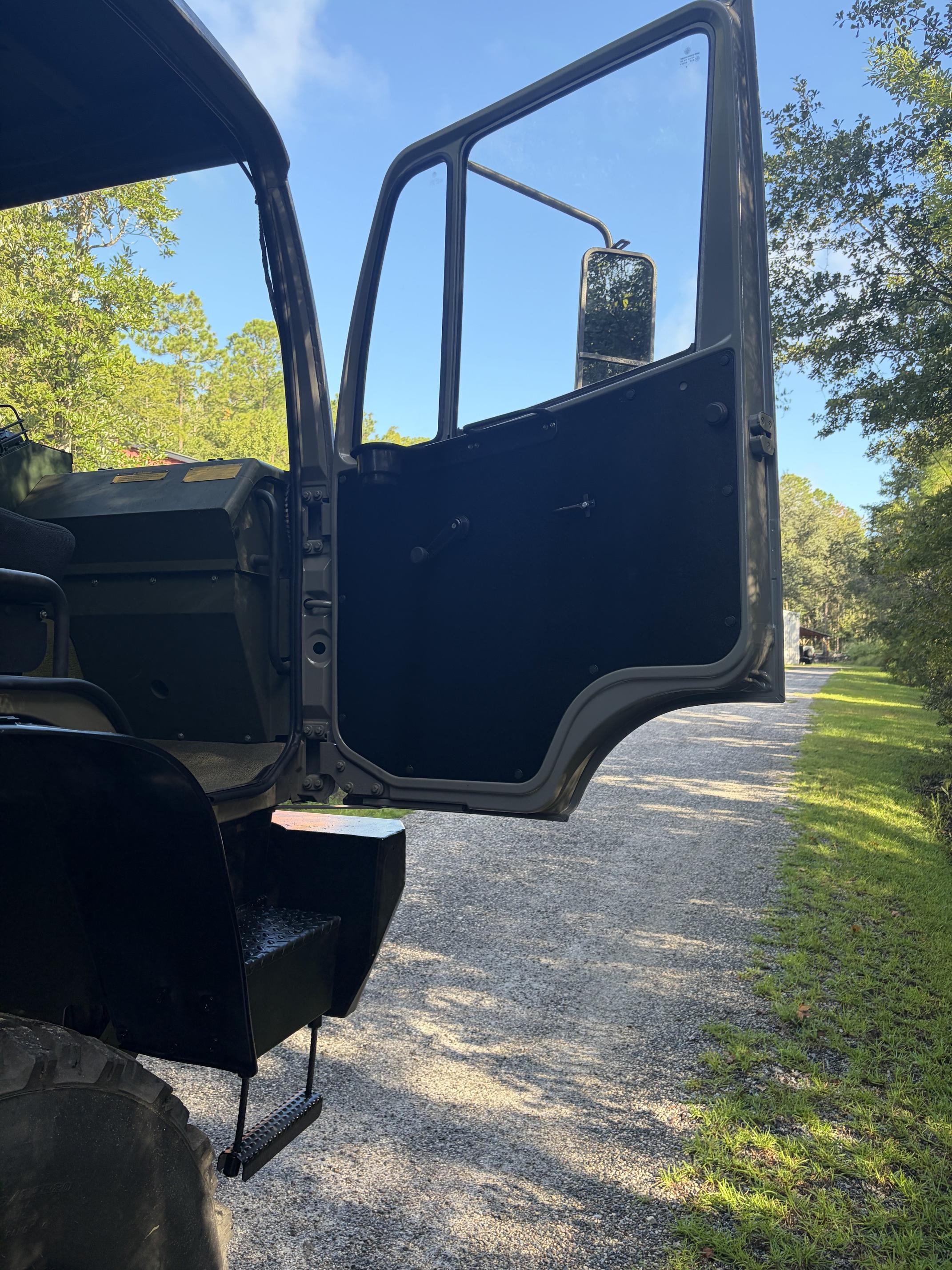 1997 Stewart & Stevenson M1078 LMTV