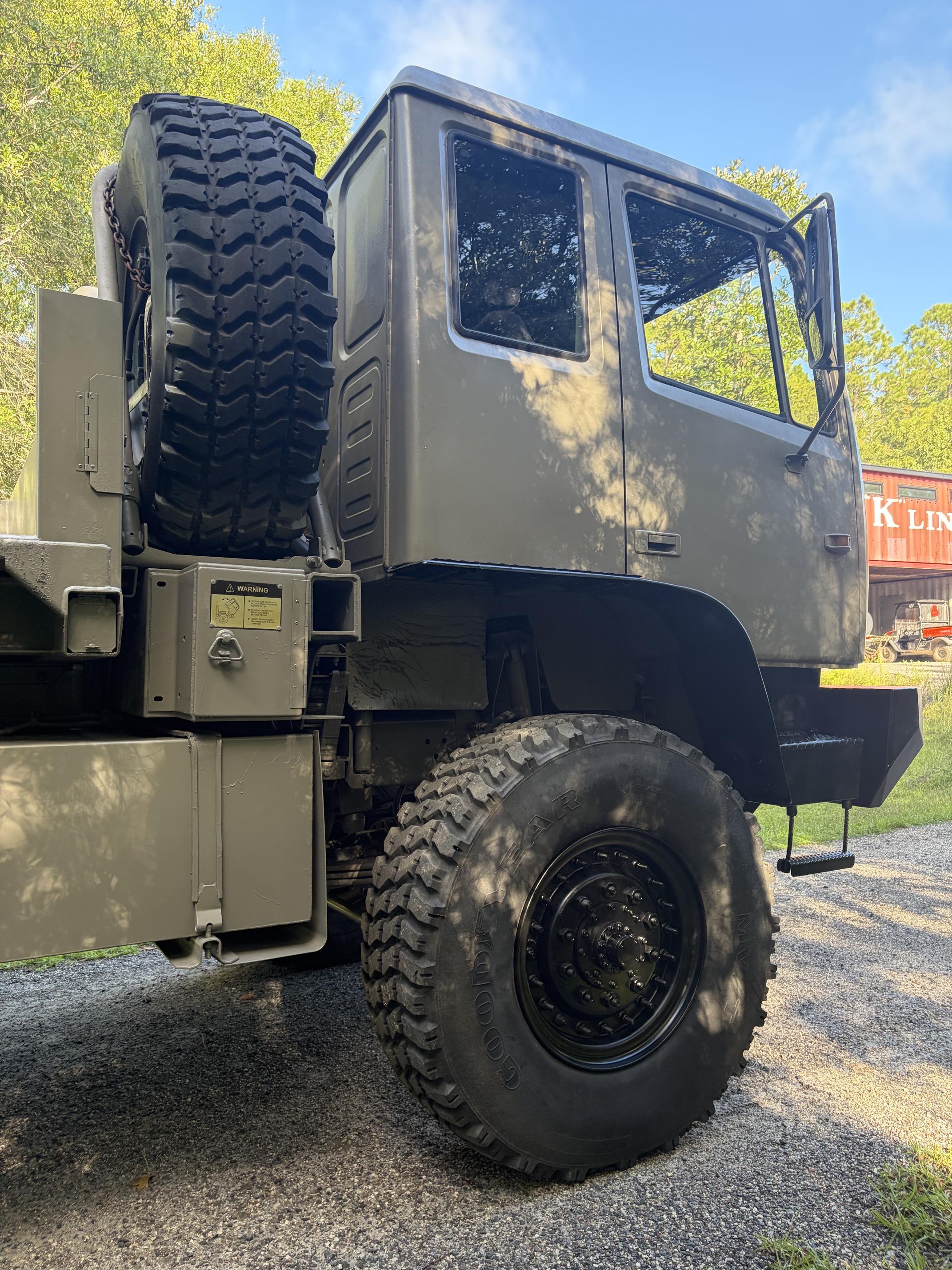 1997 Stewart & Stevenson M1078 LMTV