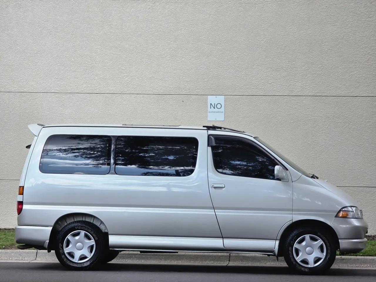 1996 Toyota Granvia - 2