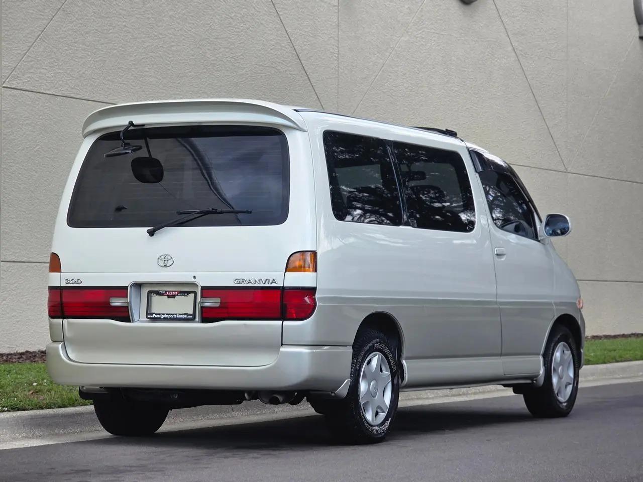 1996 Toyota Granvia - 3