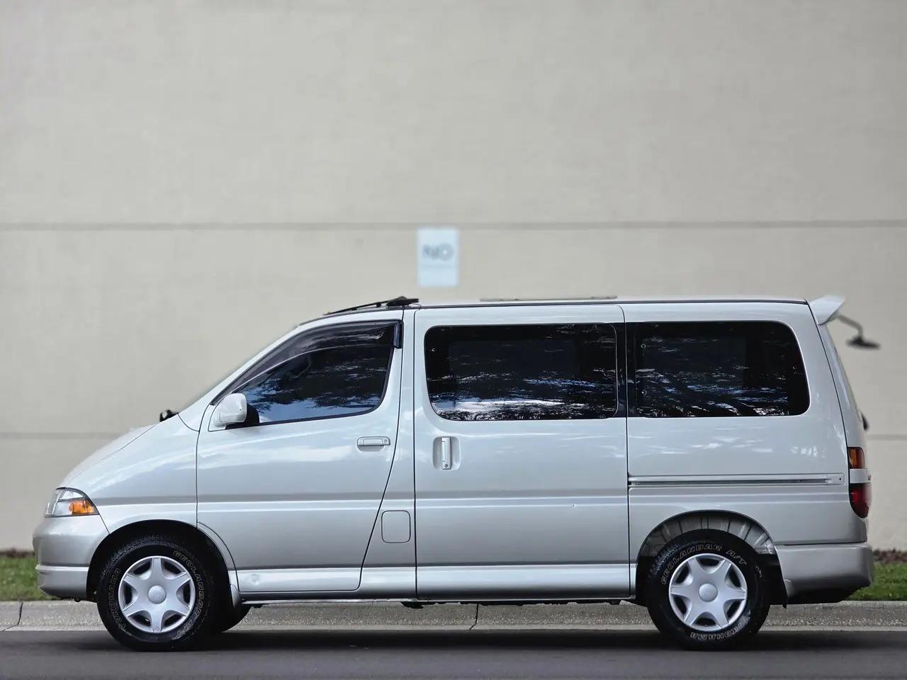 1996 Toyota Granvia - 4