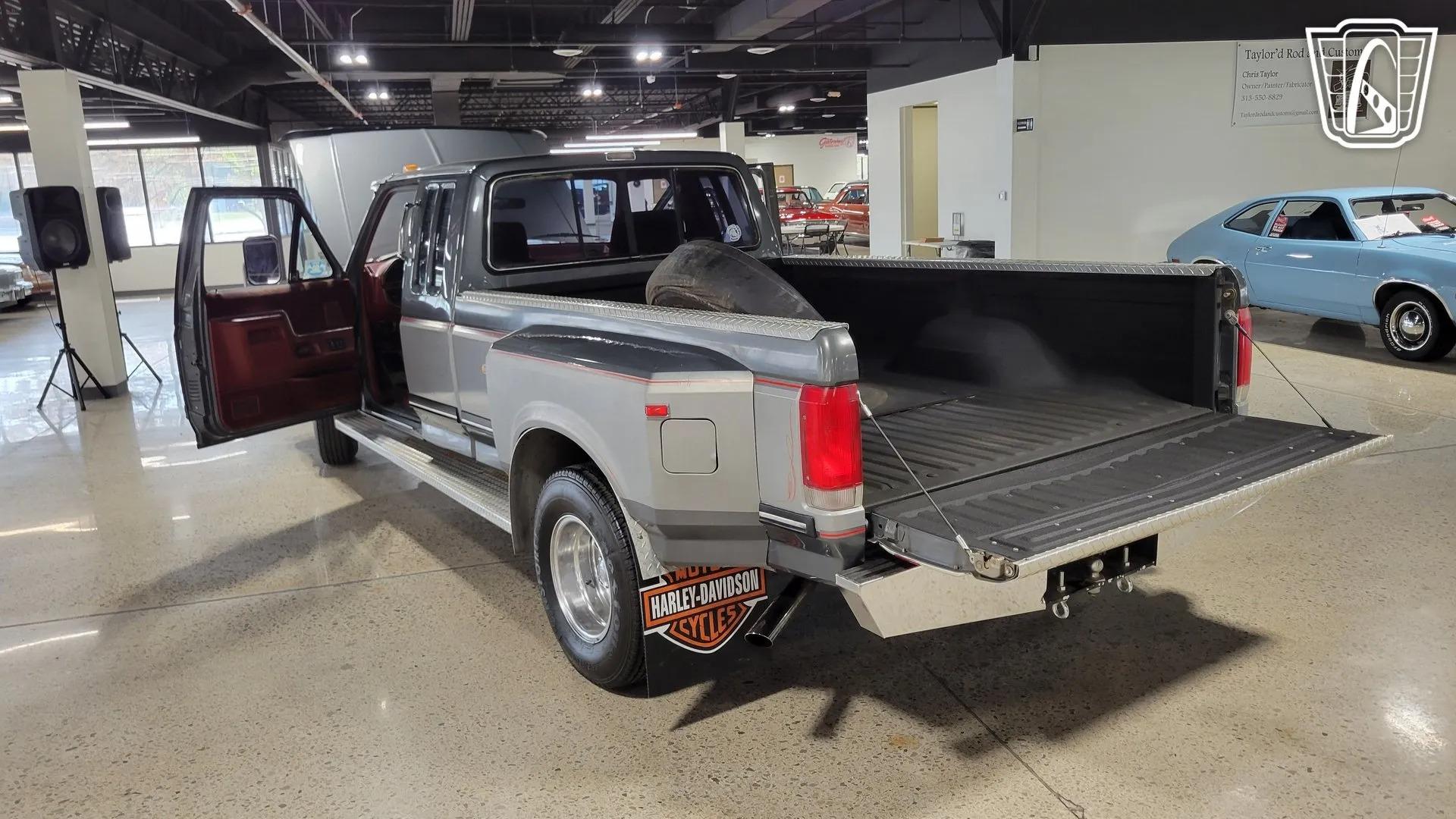 1987 Ford F-250 Centurion Dually