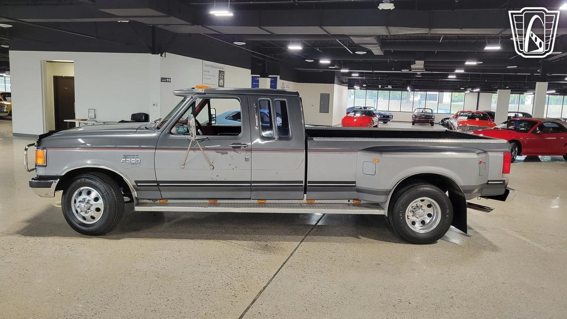 1987 Ford F-250 Centurion Dually