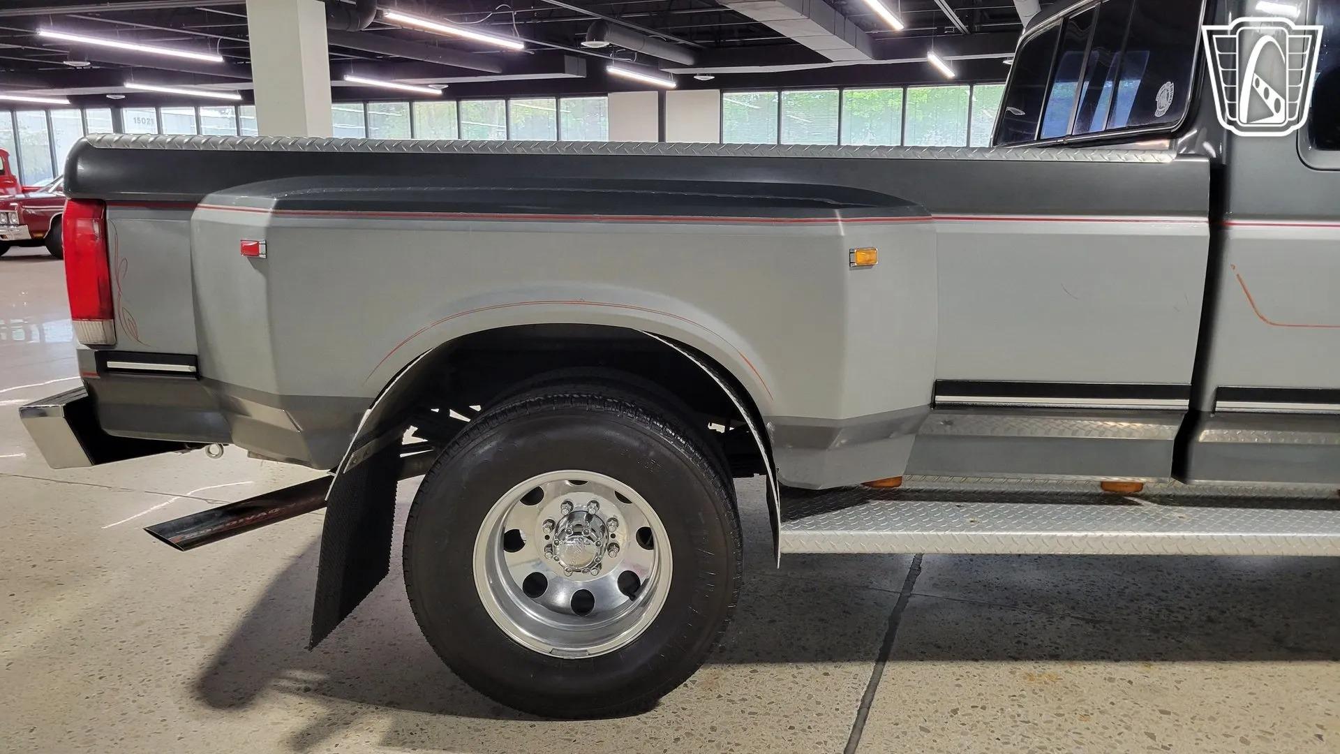 1987 Ford F-250 Centurion Dually