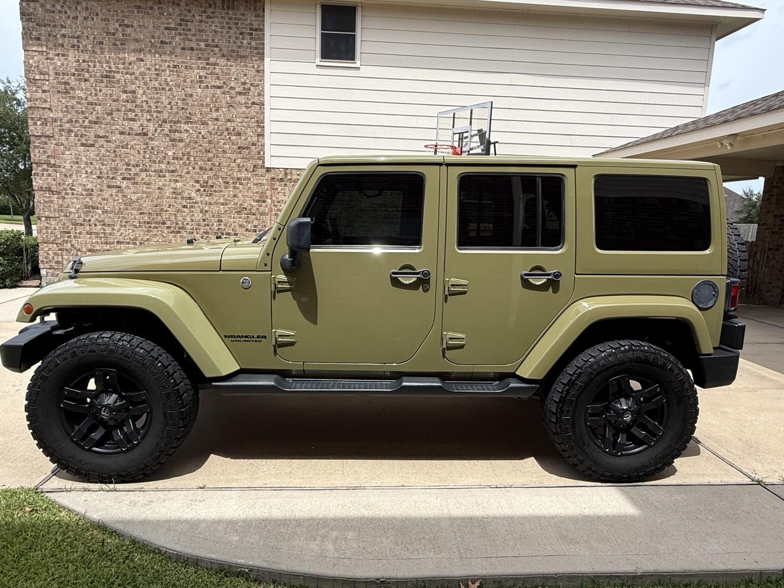 2013 Jeep Wrangler Sahara - 3