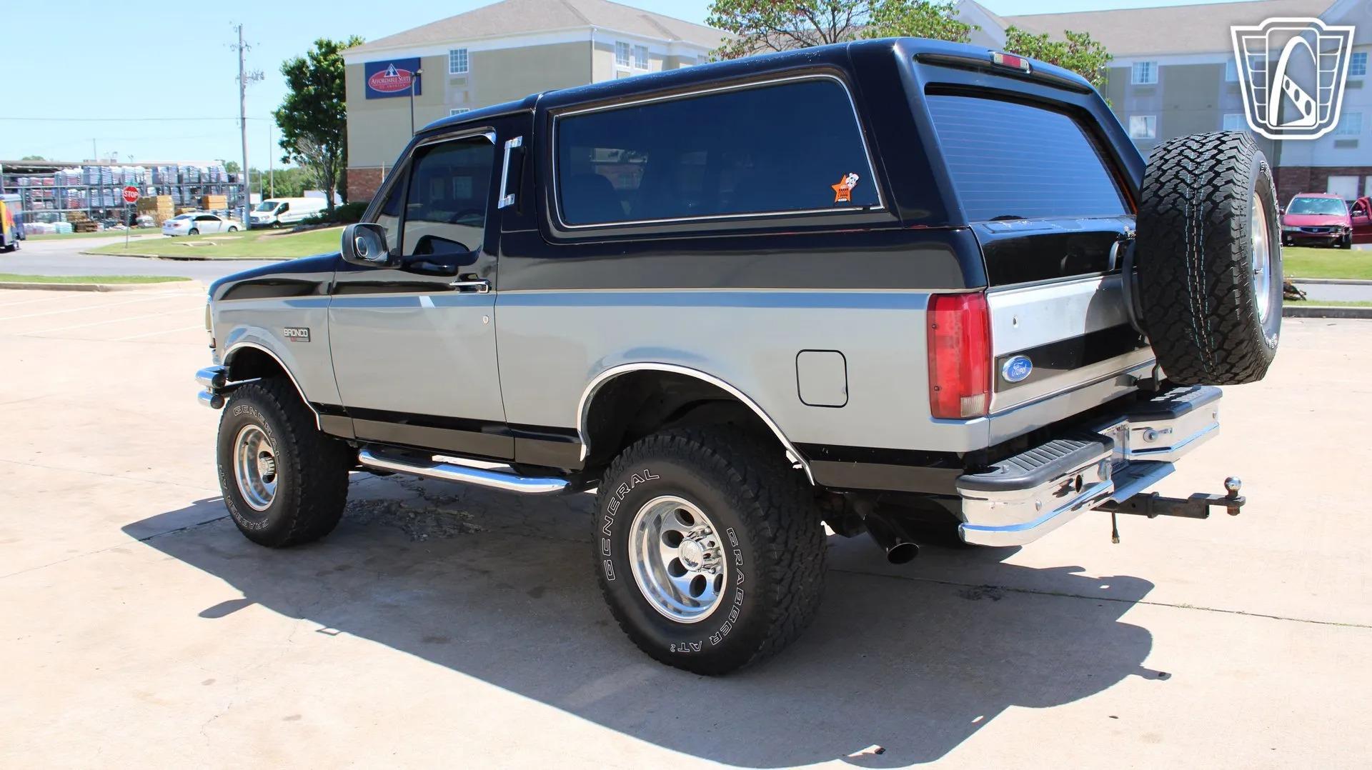 1993 Ford Bronco XLT - 4