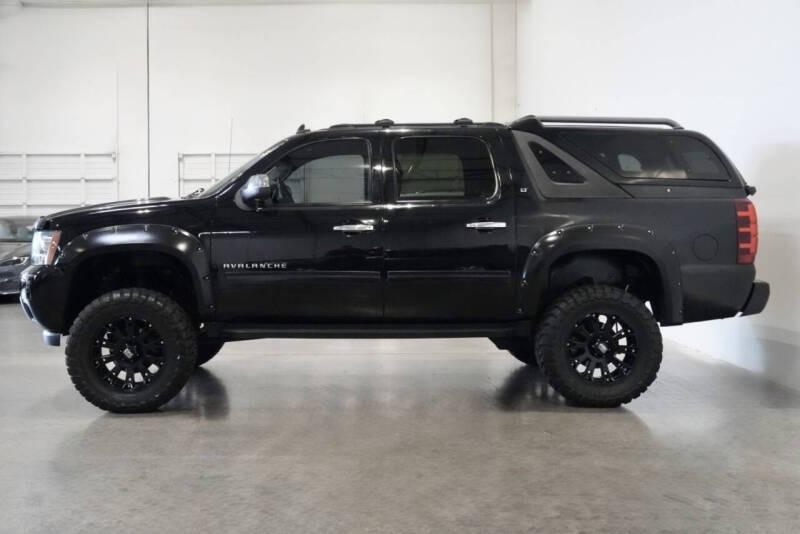 2012 Chevrolet Avalanche LT - 2
