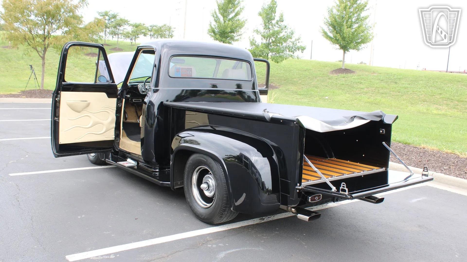 1953 Ford F-100