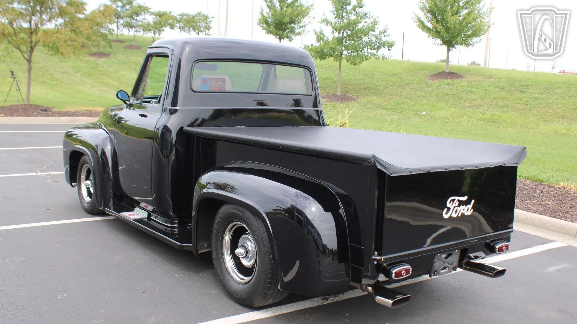 1953 Ford F-100 - 2