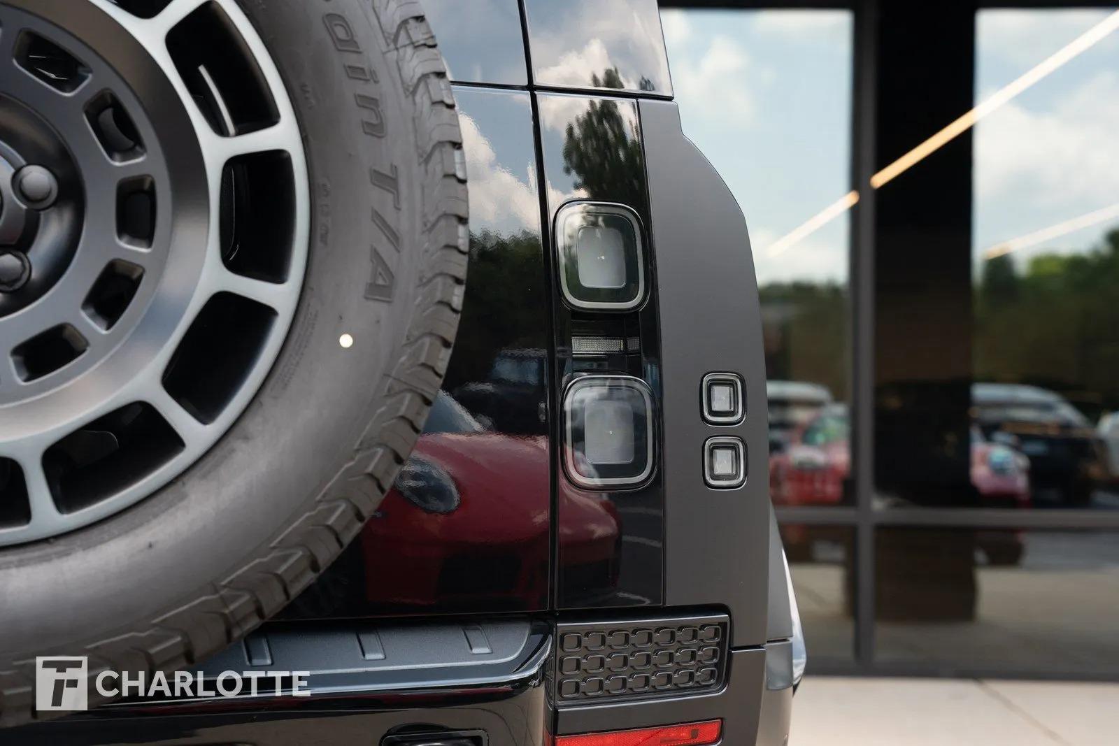 2026 Land Rover Defender OCTA