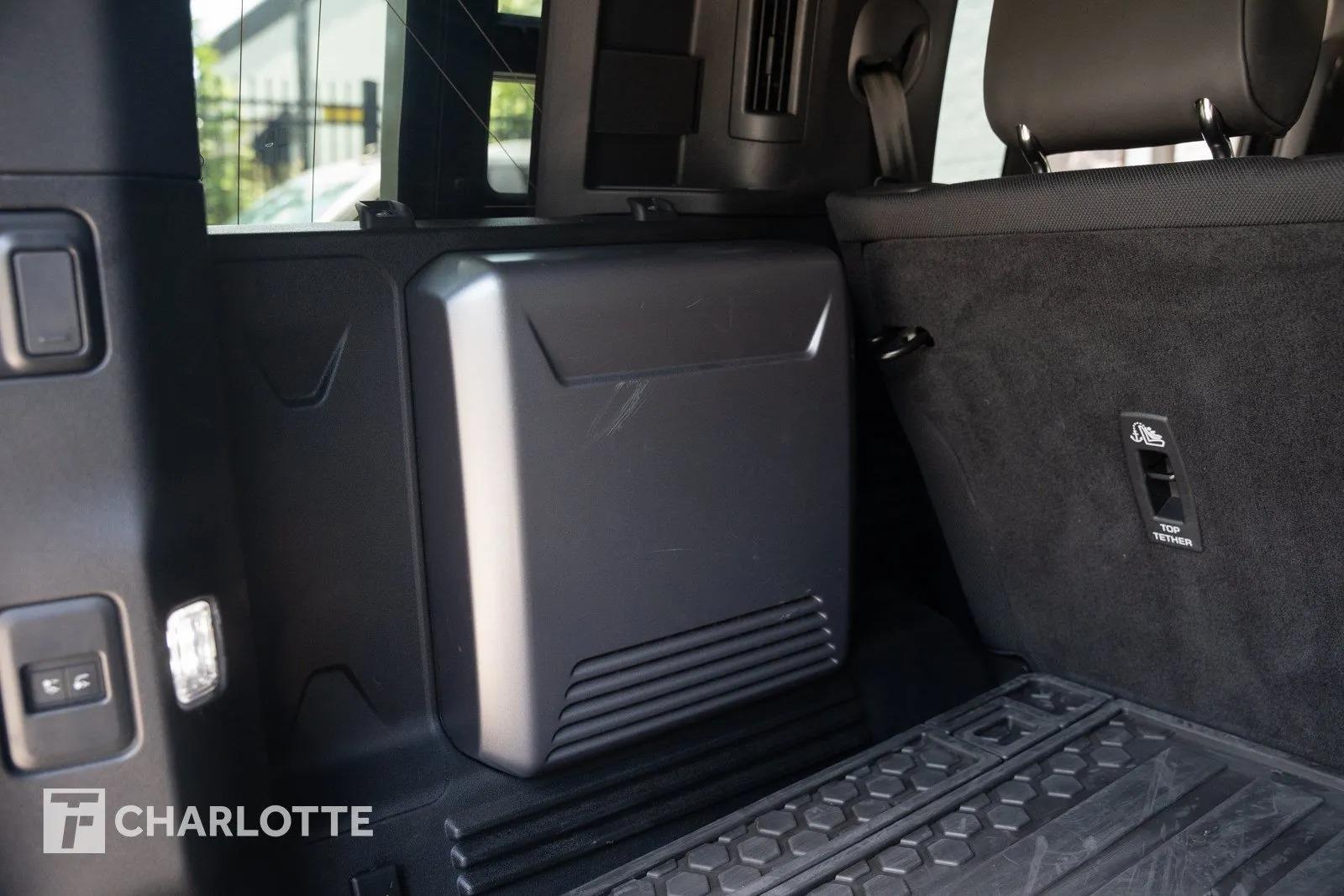 2026 Land Rover Defender OCTA