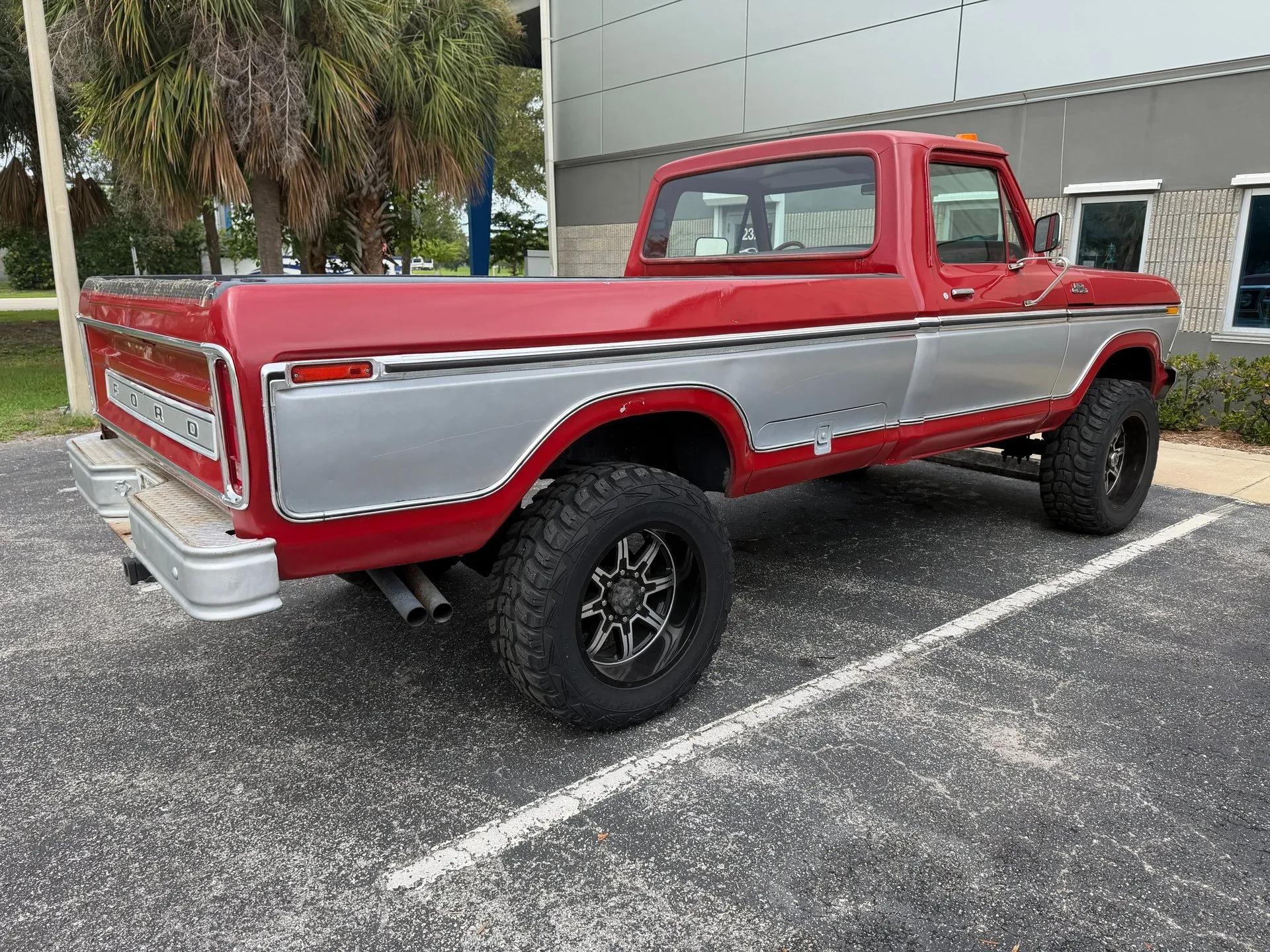 1973 Ford F-250 Custom 4x4 - 3