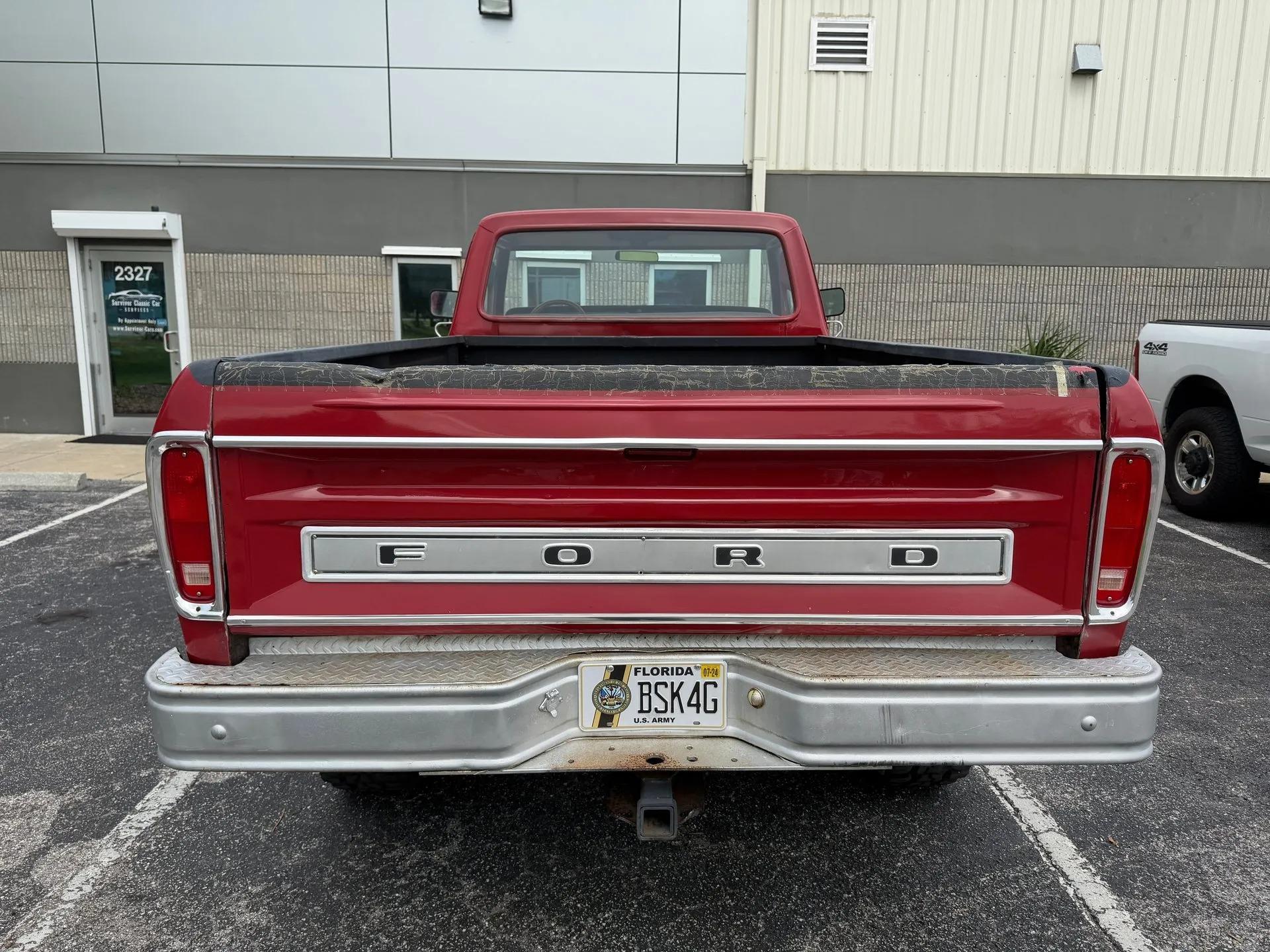 1973 Ford F-250 Custom 4x4 - 4