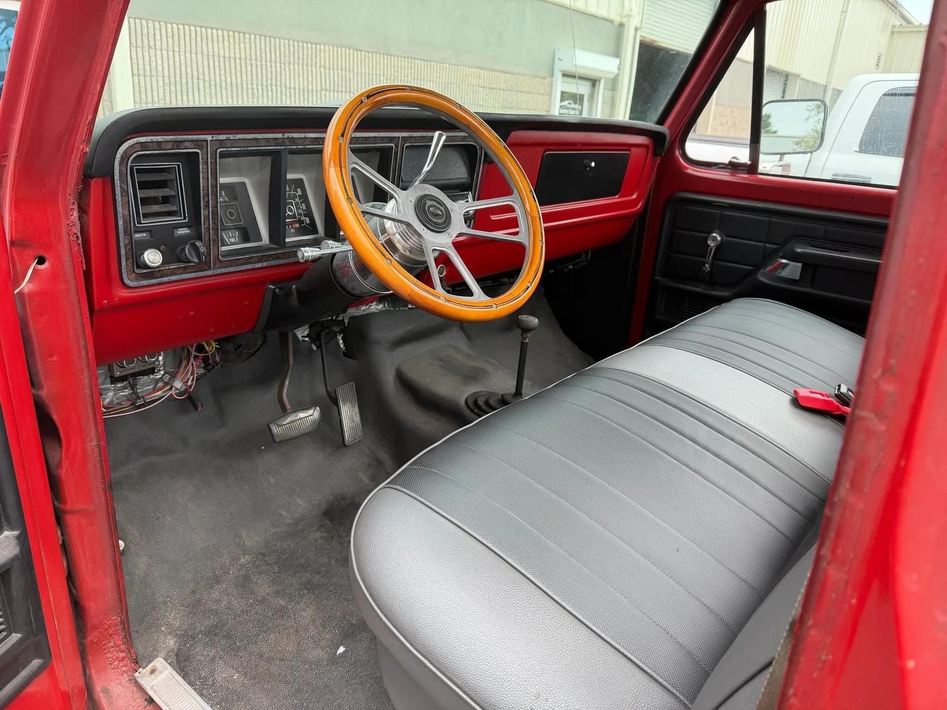 1973 Ford F-250 Custom 4x4 - 5