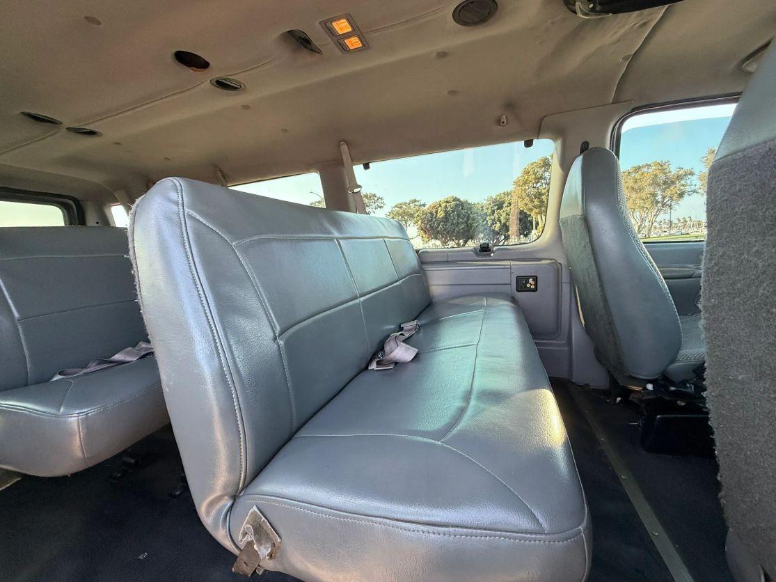 1998 Ford E-350 Club Wagon