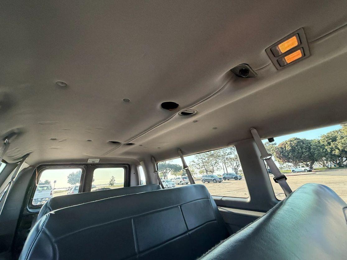 1998 Ford E-350 Club Wagon