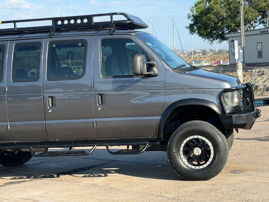 1998 Ford E-350 Club Wagon - 4