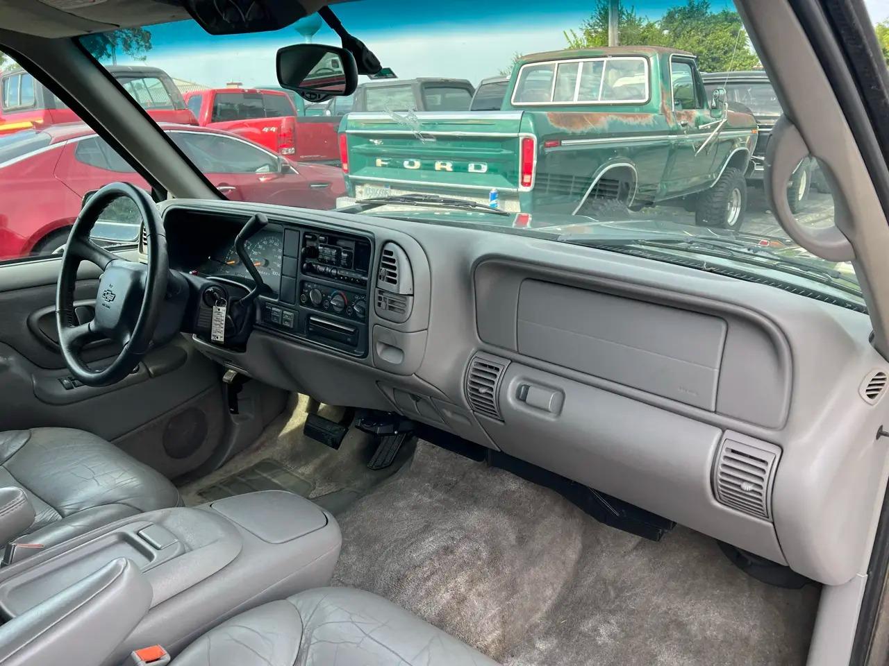 1999 Chevrolet Suburban K2500