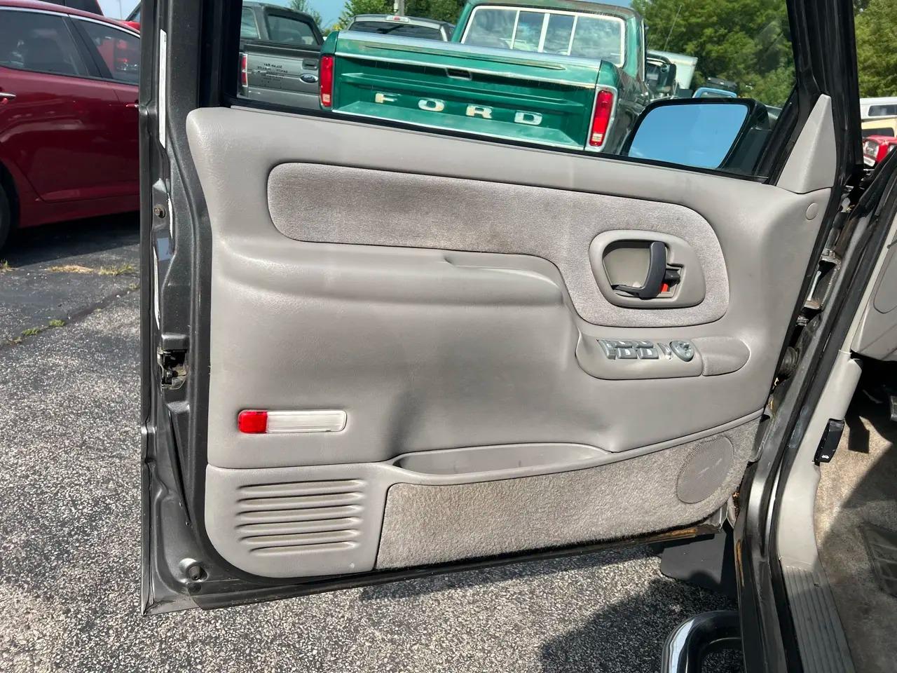 1999 Chevrolet Suburban K2500