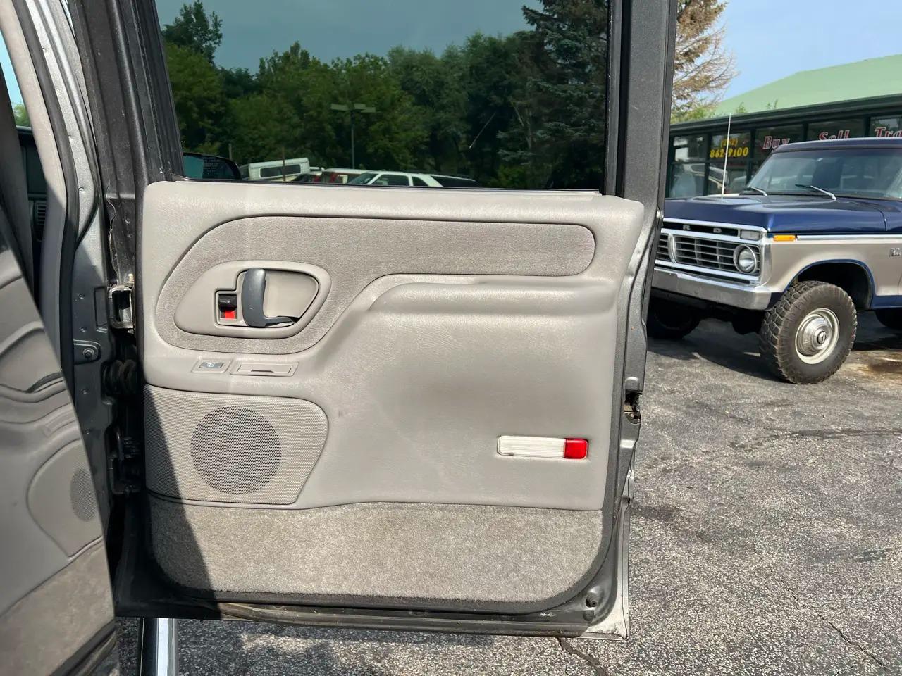 1999 Chevrolet Suburban K2500