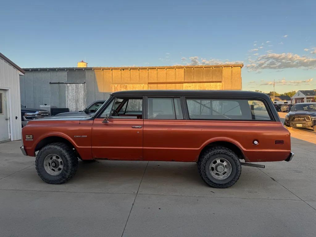1971 Chevrolet Suburban - 5