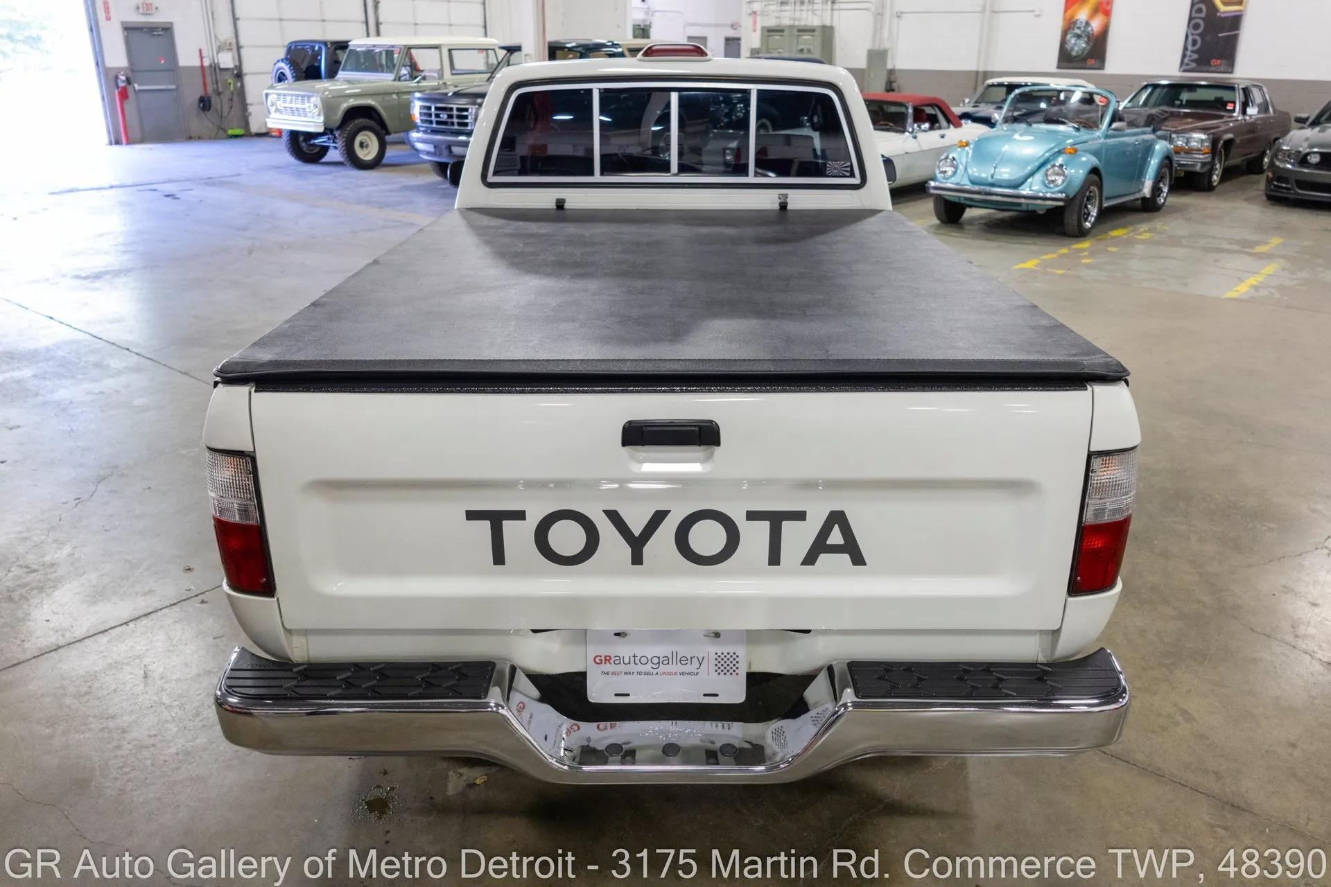 1995 Toyota Pickup DLX - 3