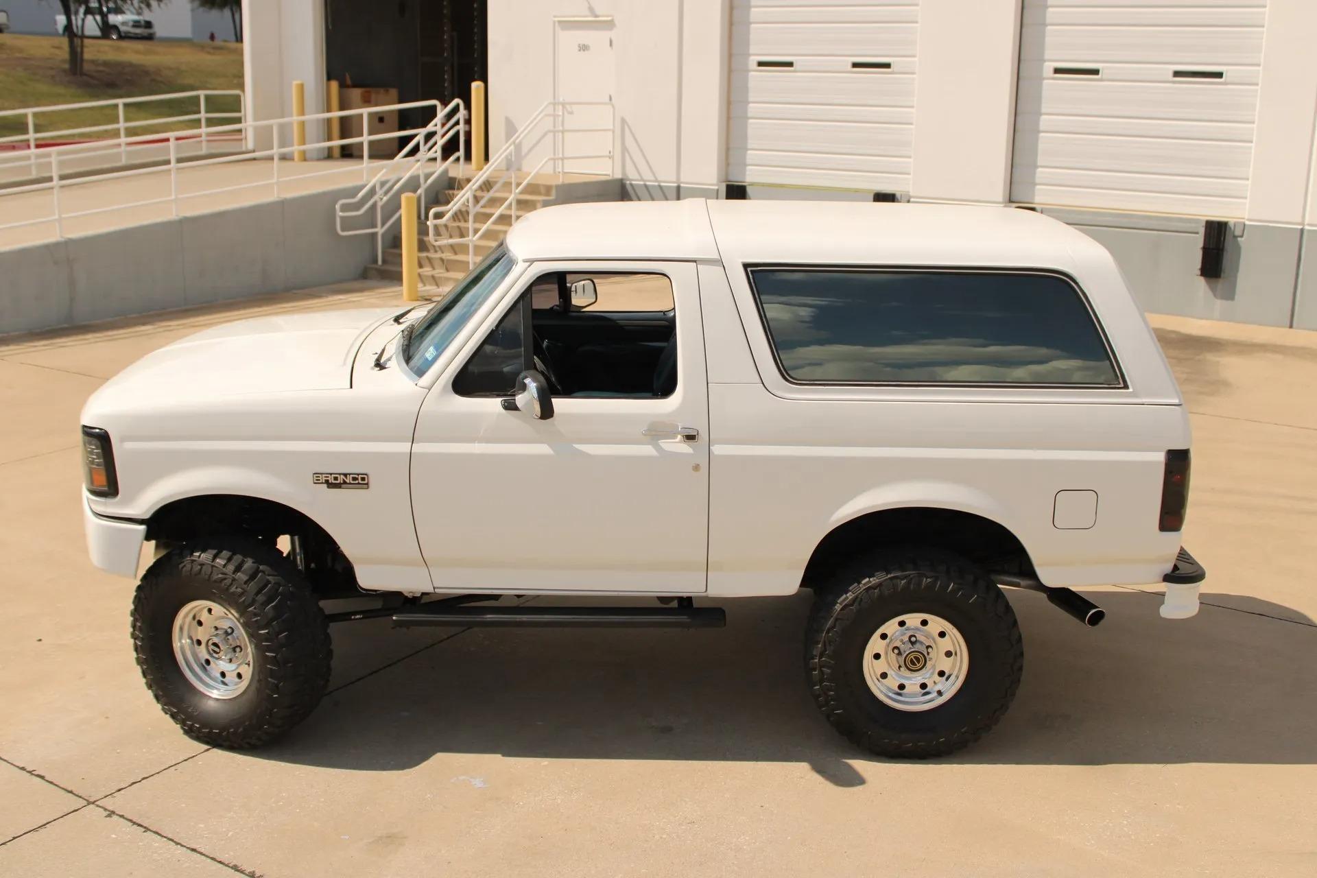 1993 Ford Bronco XLT 4x4 - 4