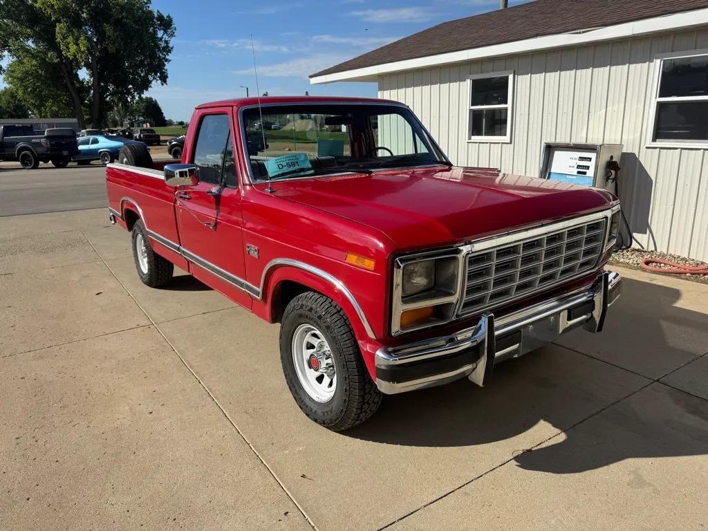 1982 Ford F-150 XLT - 2