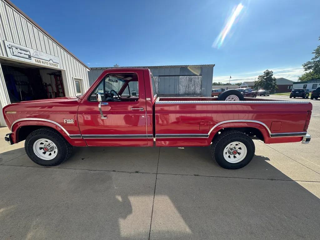 1982 Ford F-150 XLT - 4