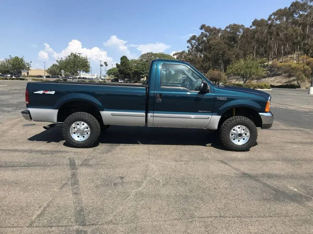 24k-Mile 1999 Ford F-250 Super Duty XLT