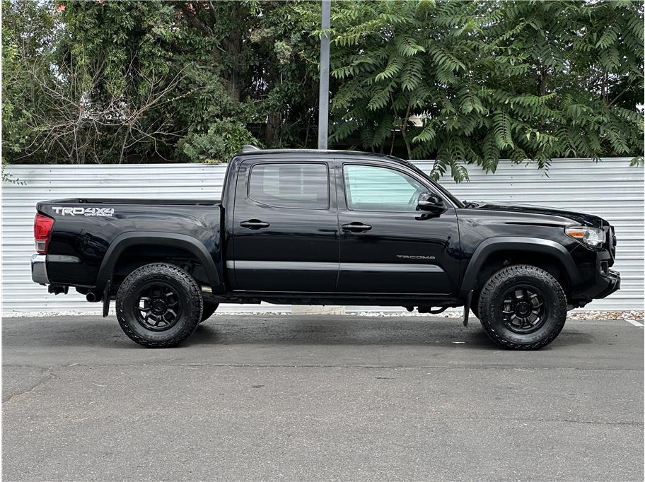 2017 Toyota Tacoma TRD Off-Road - 5