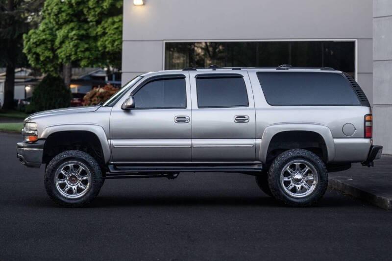 2001 Chevrolet Suburban 2500 LT - 3