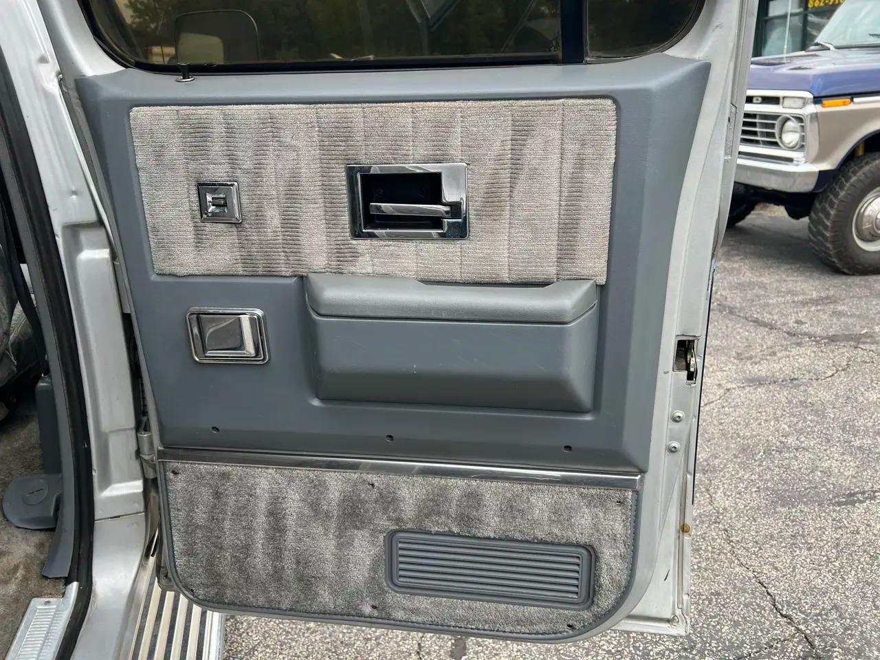 1989 GMC Suburban V15 Tailgate