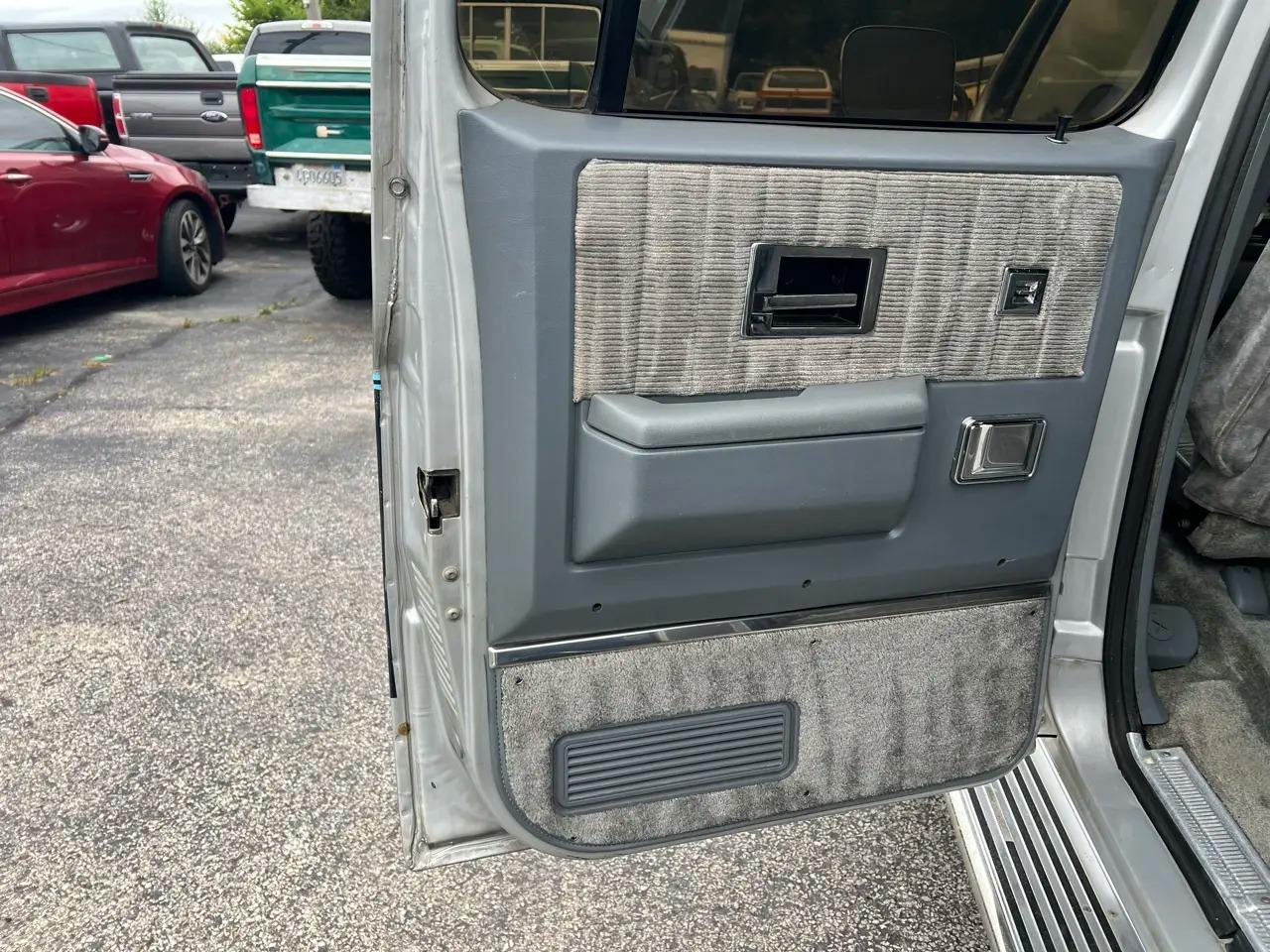 1989 GMC Suburban V15 Tailgate