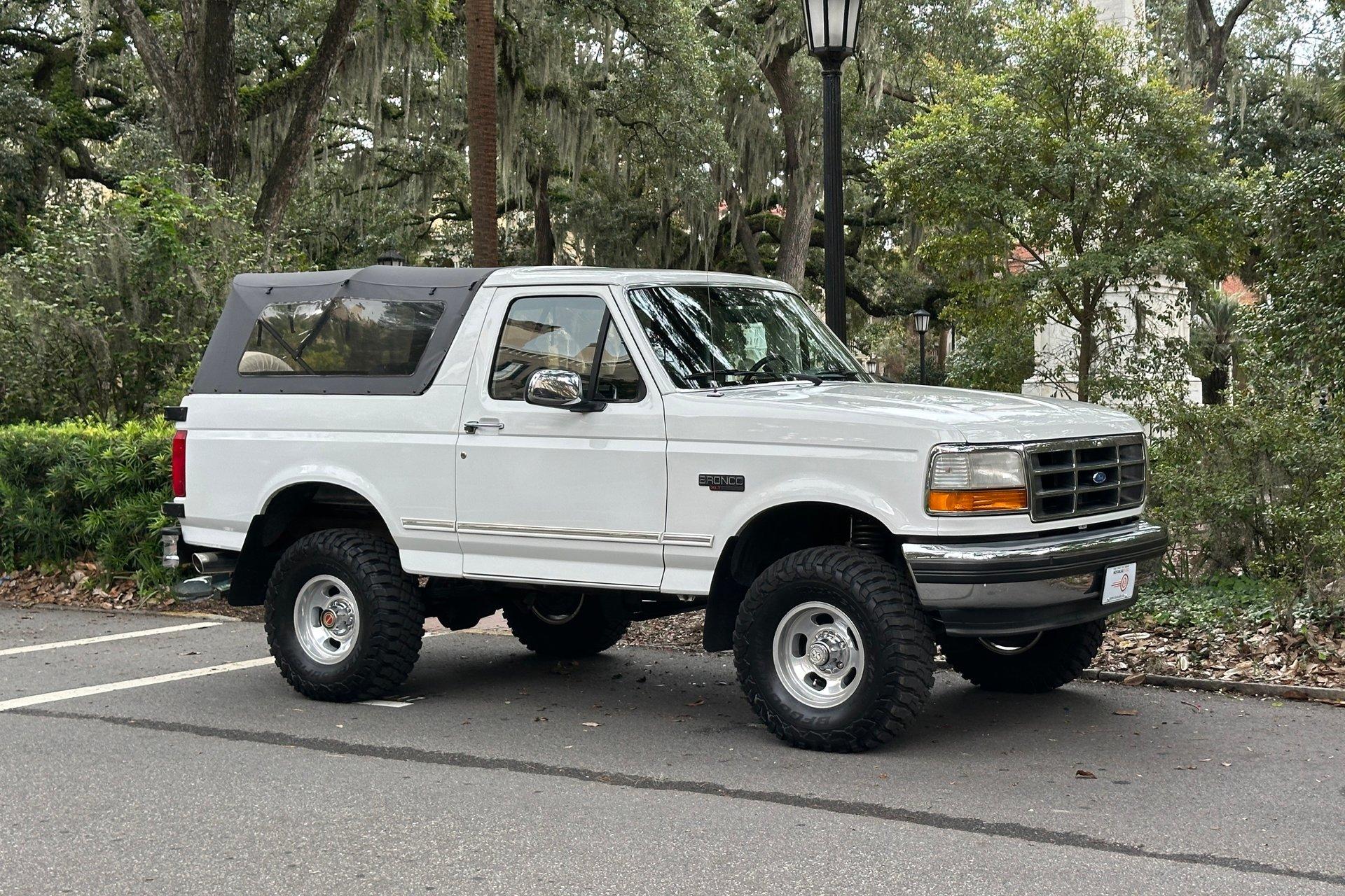 1993 Ford Bronco XLT - 2