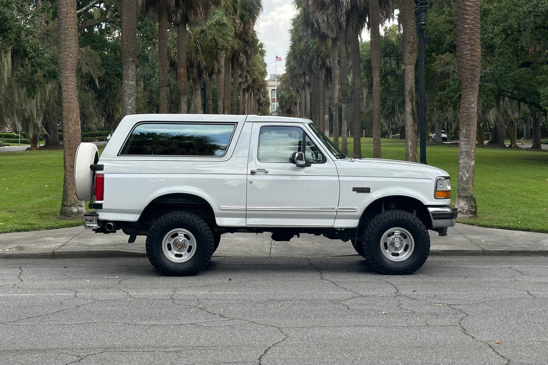 1993 Ford Bronco XLT - 3