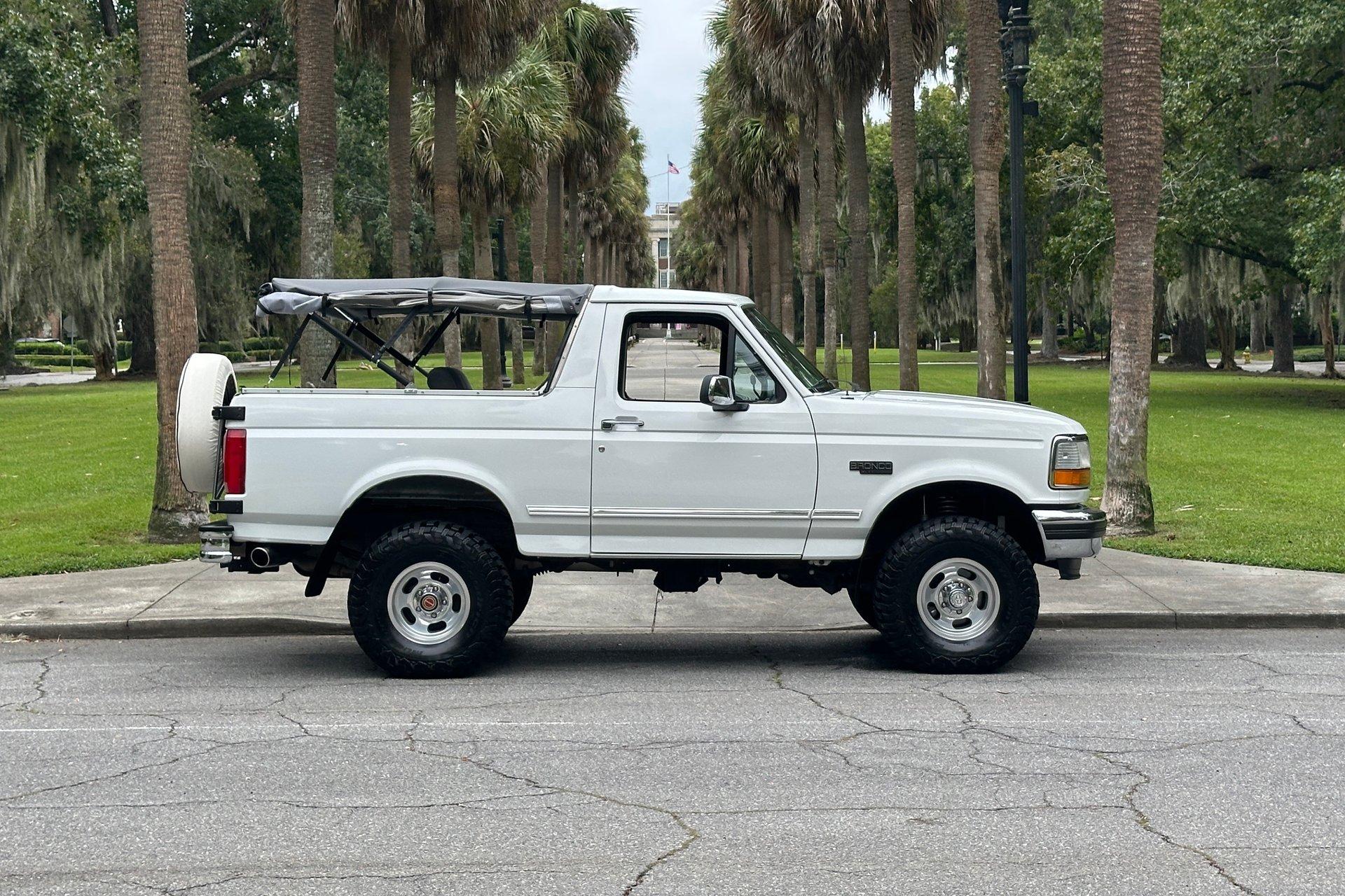 1993 Ford Bronco XLT - 5