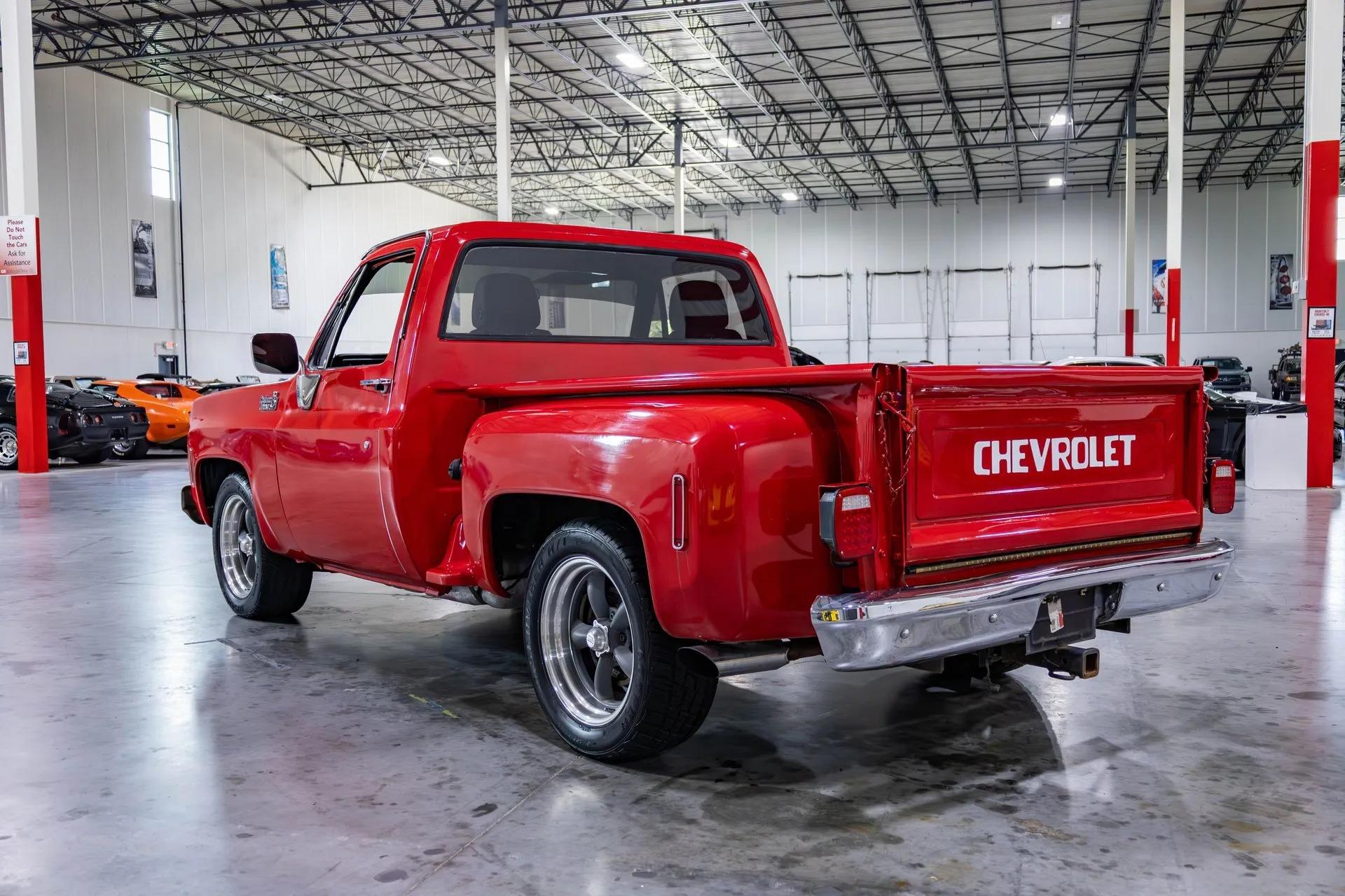 1977 Chevrolet C10 Stepside - 2