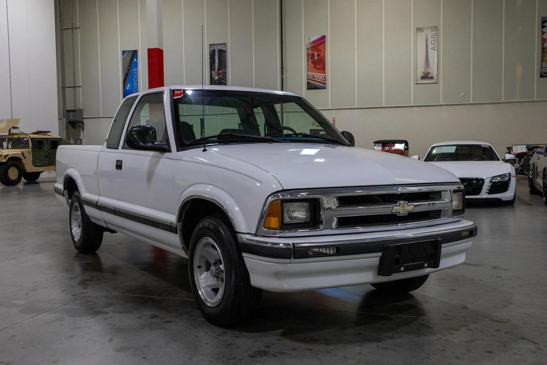 1995 Chevrolet S-10 LS - 2
